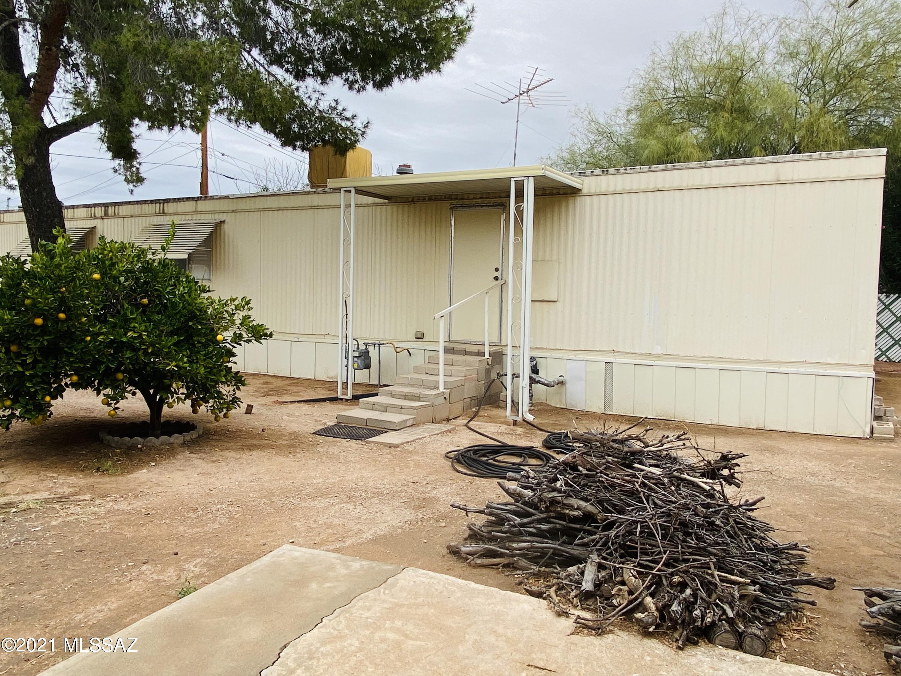 Los Ranchitos - Residential