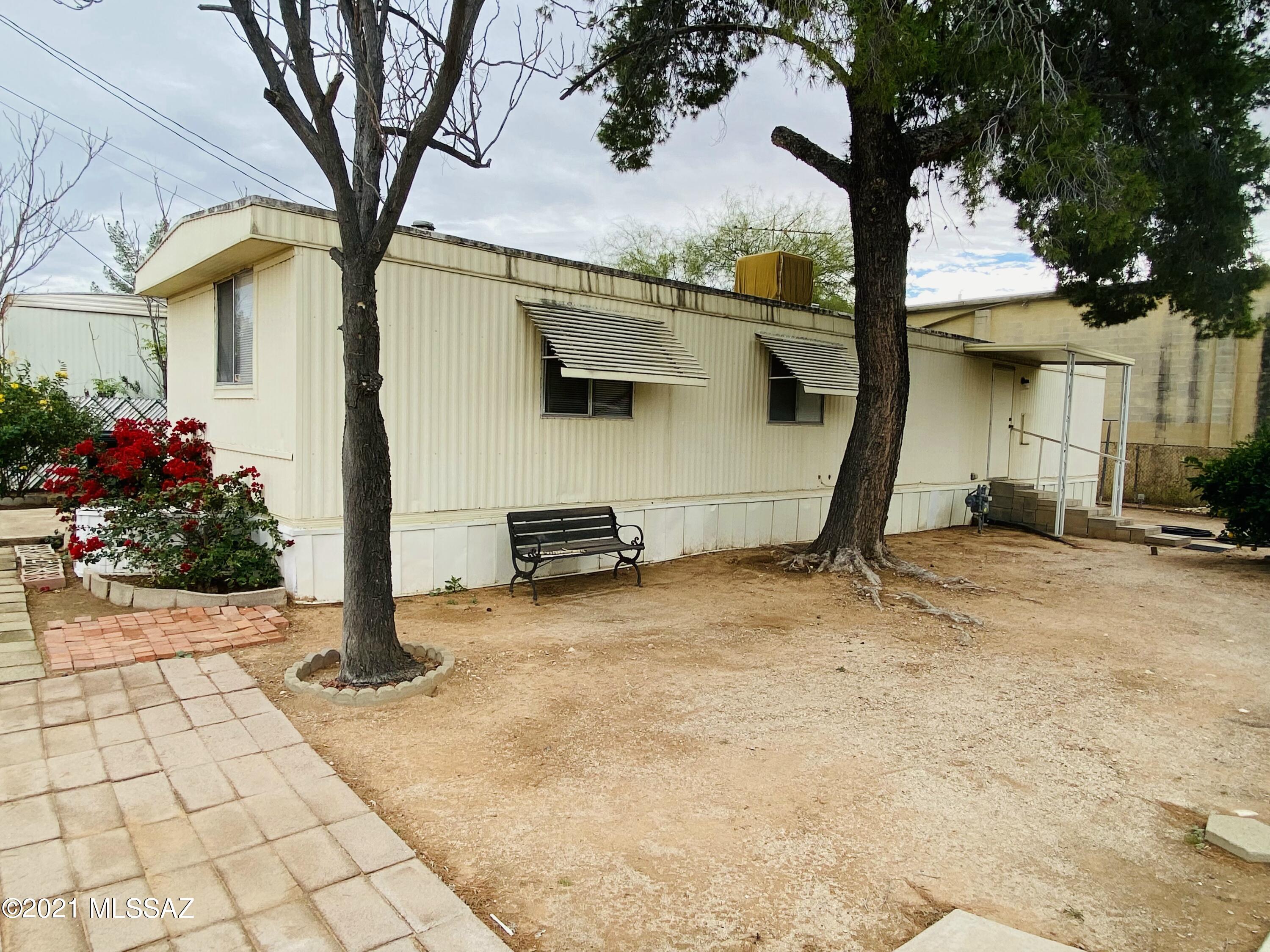 Los Ranchitos - Residential