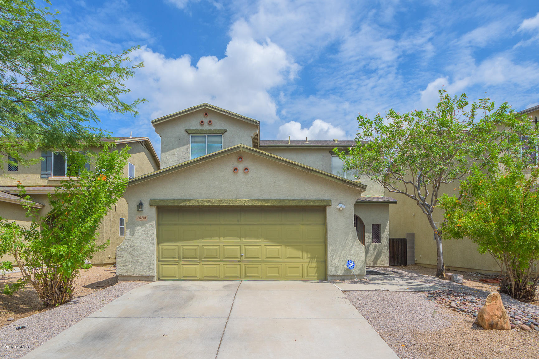 Spacious 2bdr/2.5 ba home w/spacious upstairs loft which could be used as a 3rd bedroom.
Huge backyard w/mountain views!
Greatroom, dining area, open/bright kitchen, two car garage and minutes to I-10 and more!