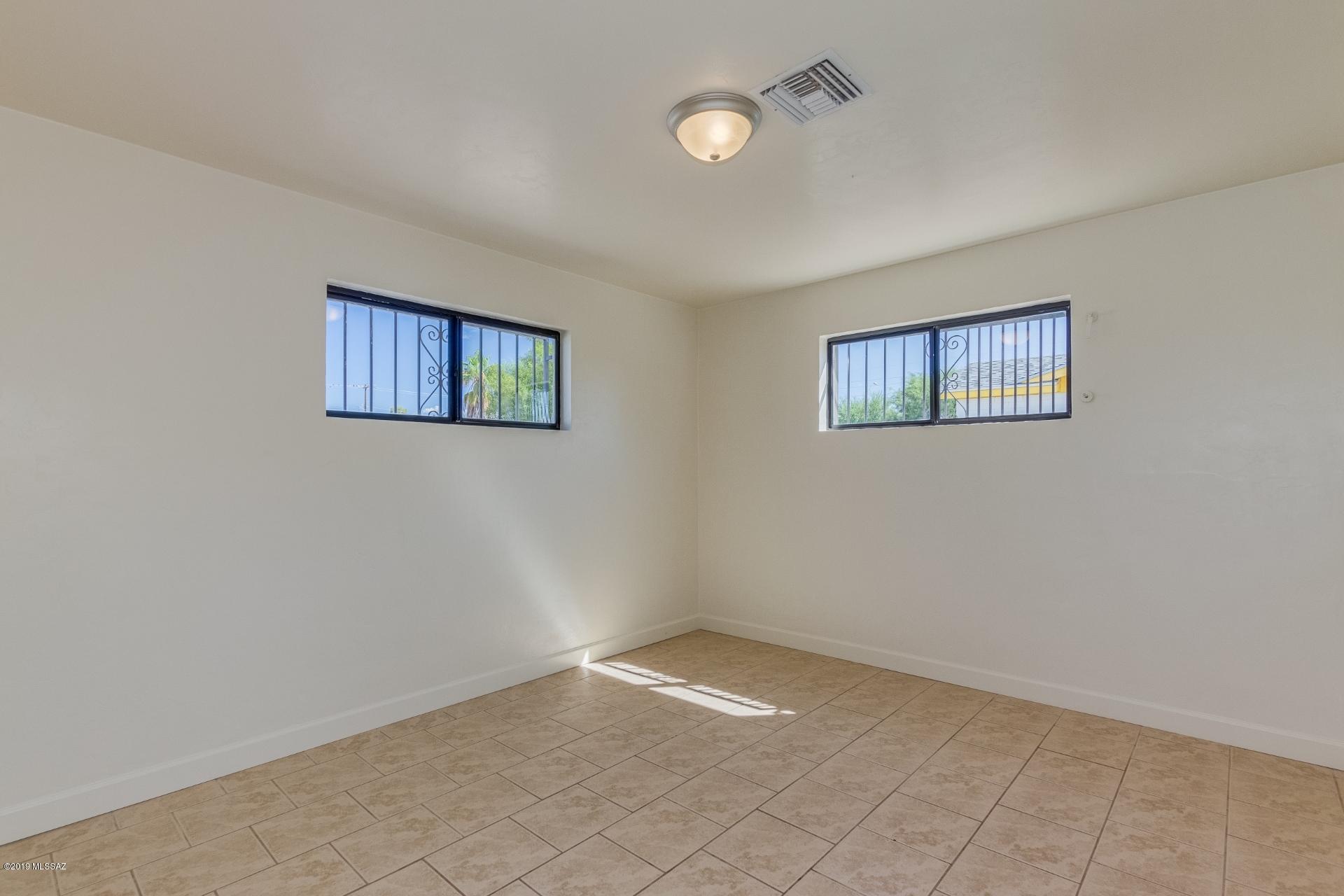Mission Manor NO. 4 - Residential