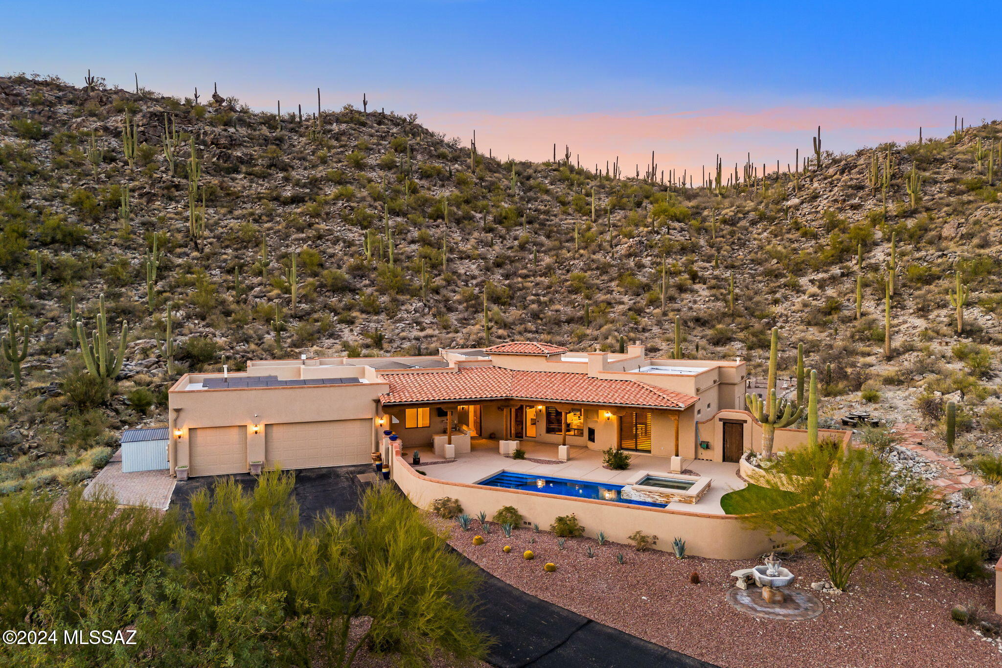 BREATHTAKING & PRIVATE Desert Contemporary Nestled in a Desert Lovers Sanctuary Situated in your own Private Canyon.