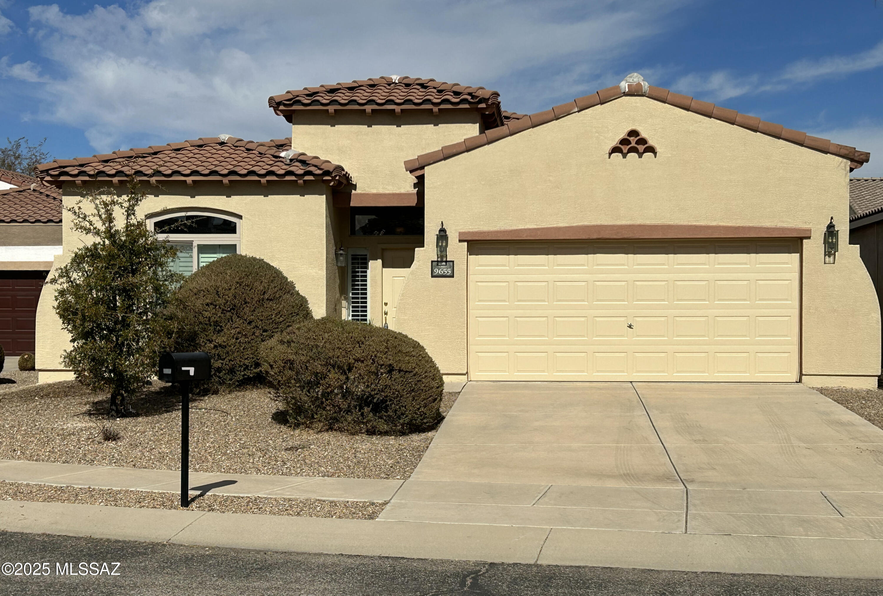 3 Bdrm. 2 Bath Great Room plan by Pulte Homes (Picasso). Built in 2002.
 
 HDS is convenient to all services yet offers incredible privacy and security. Just steps away from the HDS owned walking path. Enjoy the cozy gas fireplace in the wide -open Great room. Enjoy the sumptuous master Bdrm. & bath w/dual sinks. Exceptionally large master walk in closet. with on suite bath. The cook's kitchen opens to the great room with roll out shelving, & island.
The home has been value priced to allow for personalized upgrades by the buyer. Some of the furnishings are available for separate purchase. Don't miss this one- of- a- kind opportunity. Check it out today.