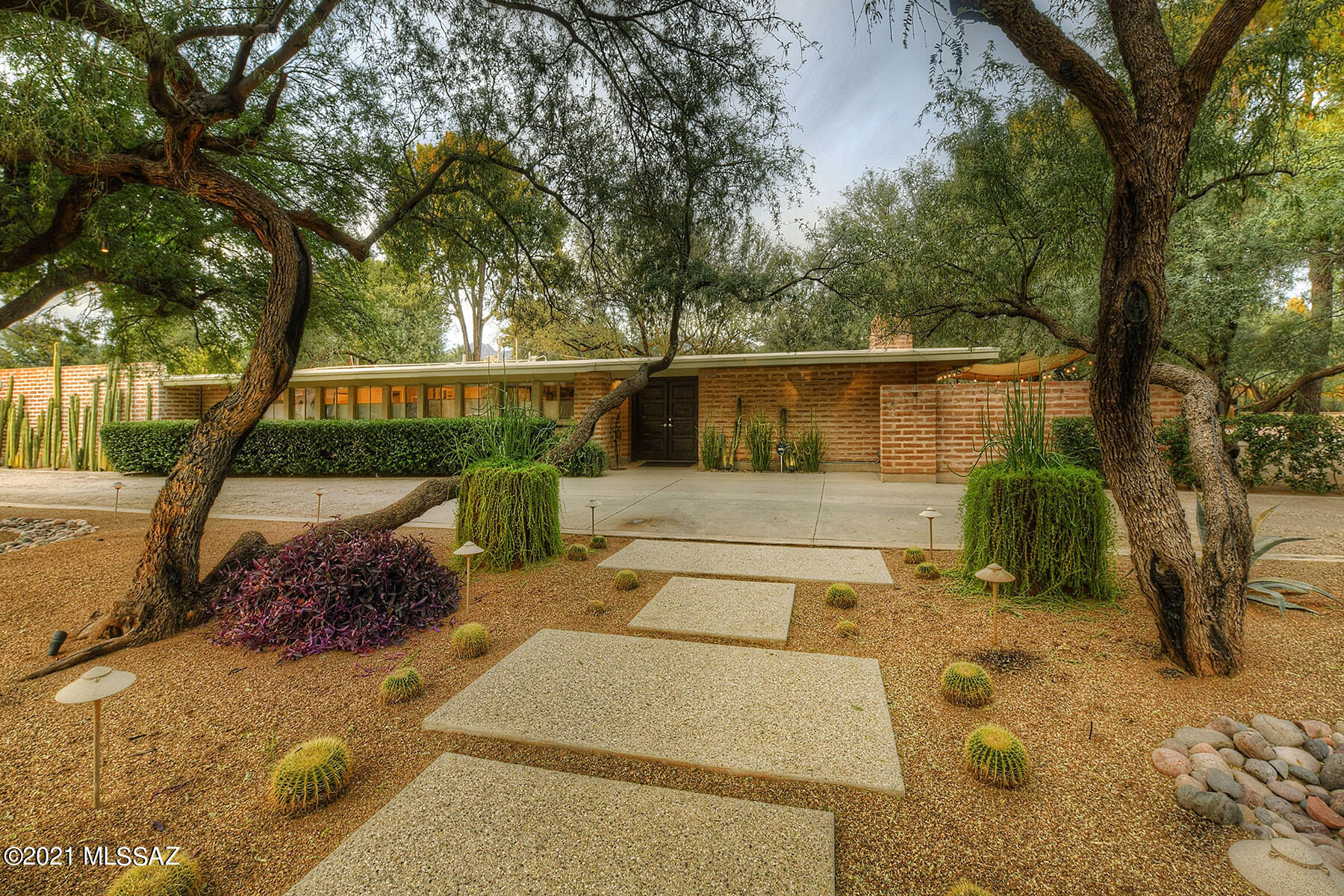 Architecturally significant Tom Gist MCM home in Tucson Country Club Estates. Must see!