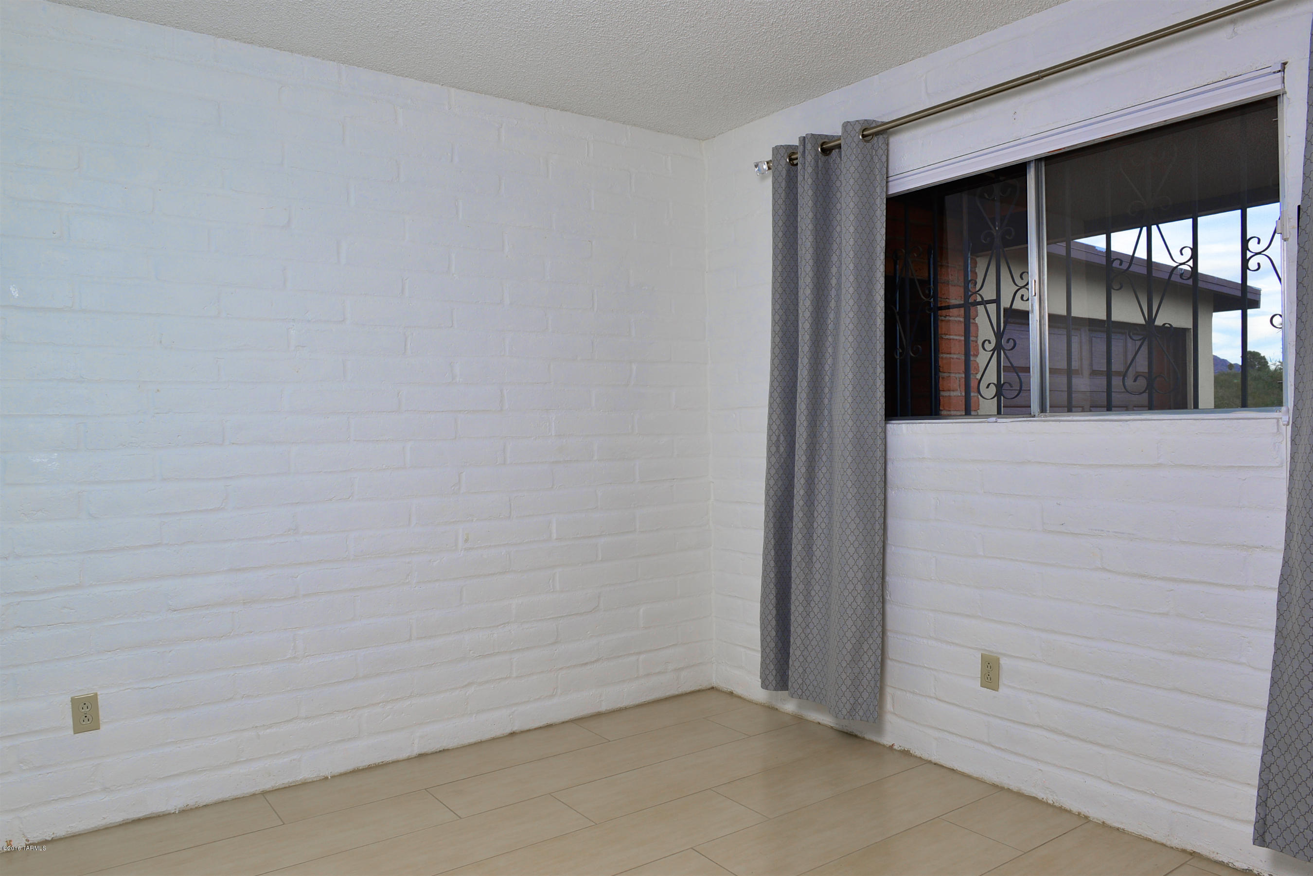 Shadow Roc (81-141) - Residential