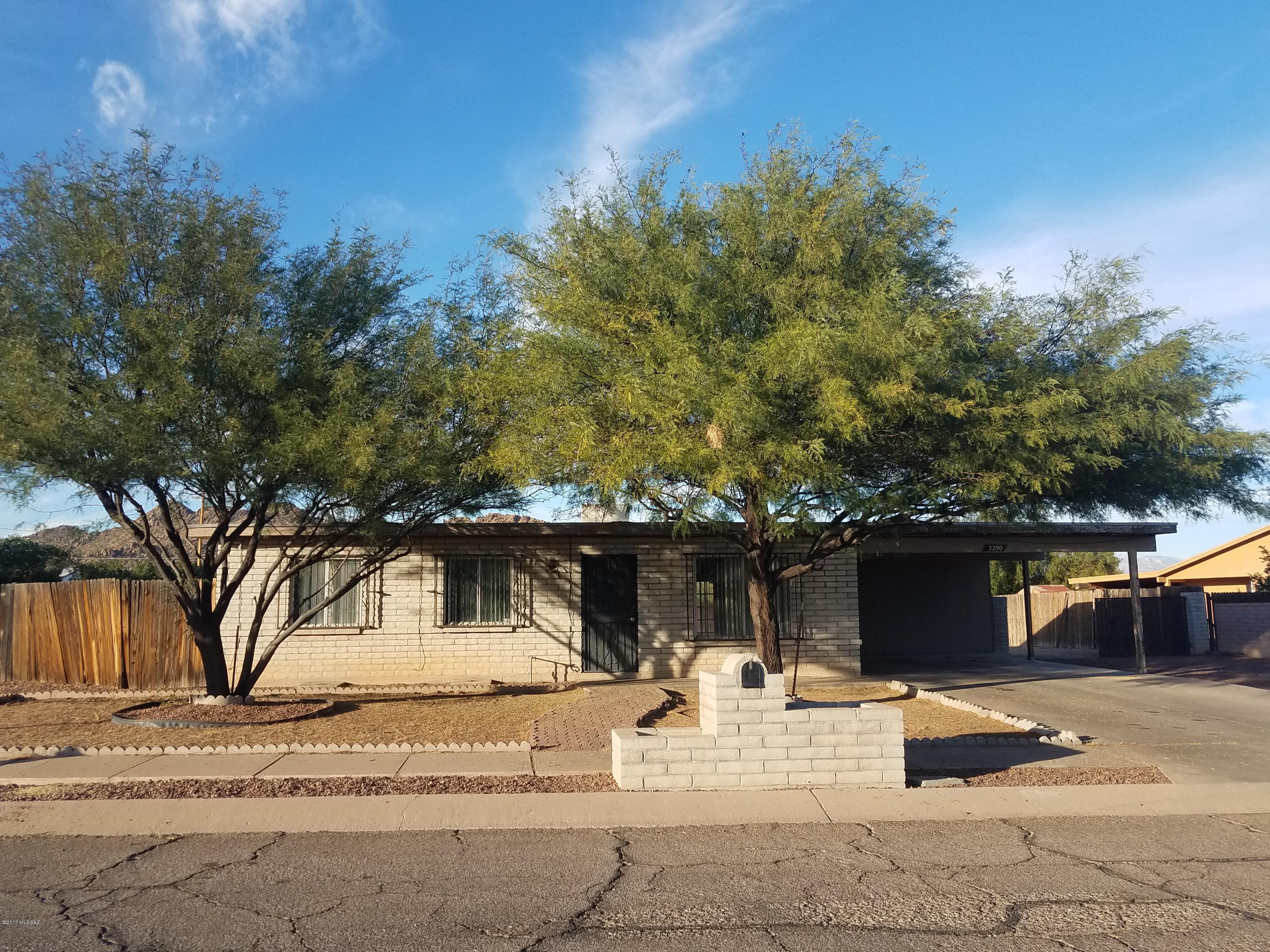 Incredible find.  This is a great 3 bedroom / 2 bathroom on a cul-de-sac.  The house sits on a large lot, with a nice size front yard and a great back yard.  The house also has a two car carport.  There is a lot of potential.  Don't let this slip through your fingers.  Online auction begins on 12/09/17 and ends on 12/13/17.