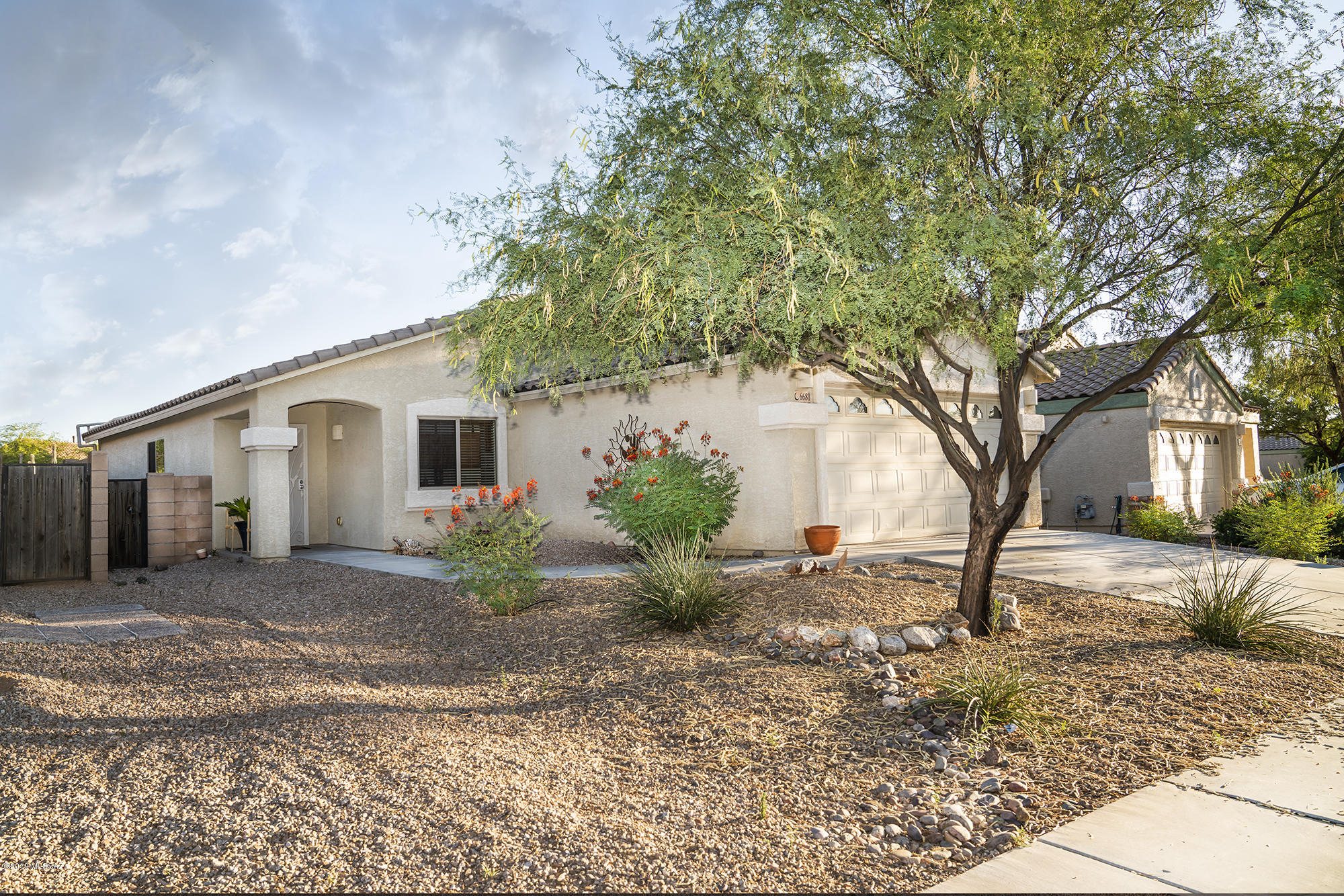 Gorgeous low care landscaping and a sparking SOLAR HEATED POOL!! Spacious eat in kitchen, gas stove, & all appliances included! Decorative niches and arches throughout, ceiling fans, wooden window blinds, gorgeous window coverings, carpeting / ceramic tile, garden tub, & dual vanity! Lots of bright natural light. Enjoy sunset views from the full length covered patio! Neighborhood includes parks, jogging paths, basketball courts & dog park! Easy access to major shopping, schools, casino, & I-19! Not a short sale or foreclosure!