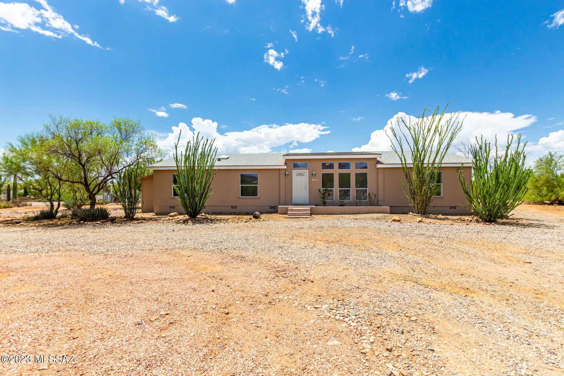 AMAZING Beautifull 3 Bed 2 Bath Manufactured Home on Large .92 Acre Lot!  HUGE Grand Circular Driveway Welcomes You Home! Inside you will find a Great Open Floorplan w/ Large Living Rm, HUGE Family Rm, Nice Dining Area, Big Gorgeous Kitchen w/ New Countertops, Stainless Steel Appliances, Large Pantry, Beautiful Wood style Flooring, New Flooring in Kit, Pantry, Laundry Rm & Hall Bath, New Carpet in Bedrooms & Family Rm, Generous Guest Bedrooms, Full Guest Bath w/Refinished Shower/Tub, Large Master Suite, Big Walk In Closet, Grand Master Bath w/ Dual Sinks, Refinished Shower & Relaxing Garden Tub, New Paint, NEW PEX Plumbing, New Water Heater, Beautiful HUGE Backyard w/smaller Fenced Area for kids/pets, Raised Concrete Deck, Enclosed Patio, Storage, Termite Warranty, Block Skirting & MORE!!