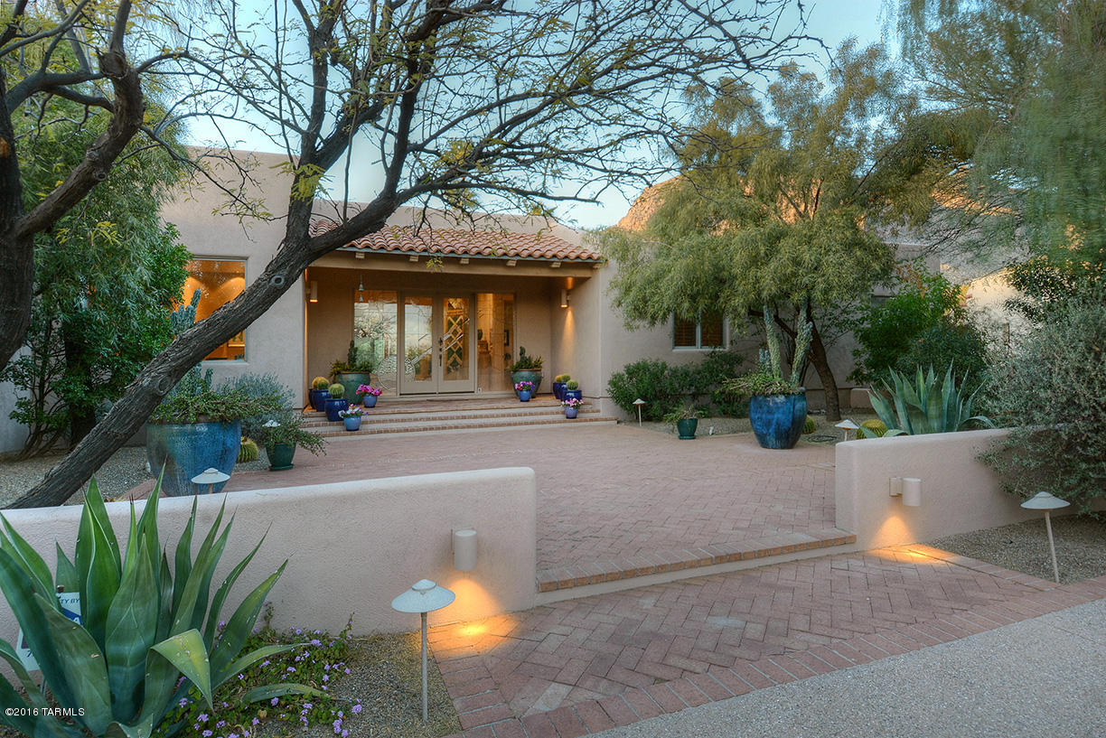 STUNNING SOFT CONTEMPORARY ON A VERY PRIVATE HOMESITE IN PRESTIGIOUS
GATED COBBLESTONE W/ MAGNIFICENT MOUNTAIN VIEWS,LUSHLY LANDSCAPED FRONT ENTRY, 
EXQUISITE LIVING RM W/HIGH CEILINGS, WALLS OF WINDOWS TO
CAPTURE VIEWS, FORMAL DINING RM, GOURMET ISLAND KITCHEN W/GRANITE COUNTERTOPS,BREAKFAST AREA OPENS TO
FAMILY RM W/CHARMING FIREPLACE, EXTENSIVE BUILT IN CABINETS, BEAUTIFUL HARDWOOD FLRS, 4 BEDROOMS (SPLIT PLAN) & 3 BATHS IN MAIN HOUSE(4149 SQ.FT.)
INCLUDES LG MASTER SUITE W/SITTING AREA, LUX BATH, JACUZZI  TUB, WALK-IN CLOSET & PRIVATE ENTRY TO REAR
PATIO + A SEPARATE STUDY/STUDIO,(321 SQ. FT.) FABULOUS BACKYD W/ COVERED PATIO, FENCED GAS HEATED POOL & SPA,FOUNTAIN, GRASS, PLAYARD, BBQ, 3 CAR GARAGE, CIRCULAR DRIVEWAY & VIEWS,VIEWS!FLOOR PLAN LOCATED UNDER PHOTOS,VIRTUAL TOUR.