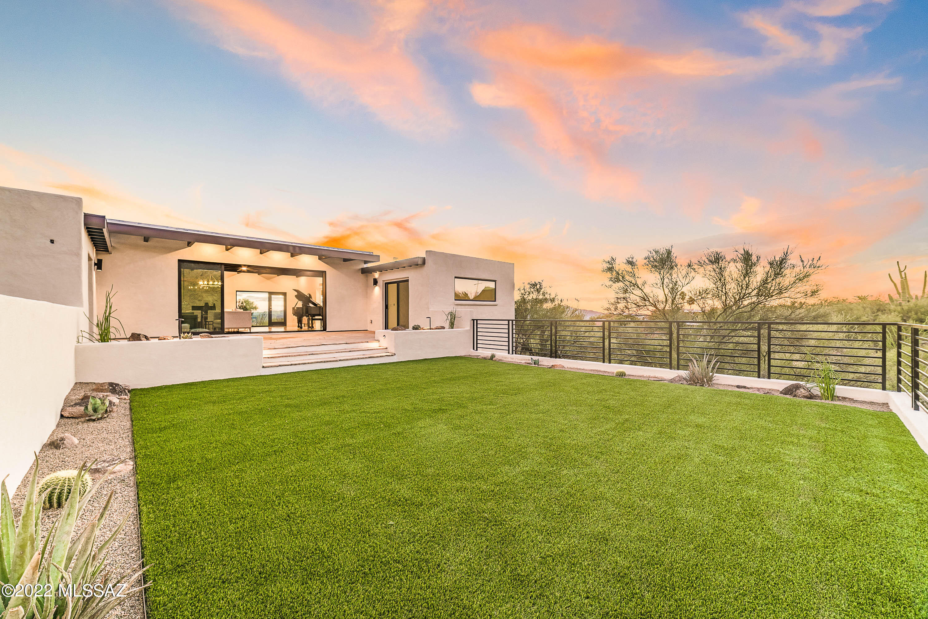 Shadow Roc (81-141) - Residential