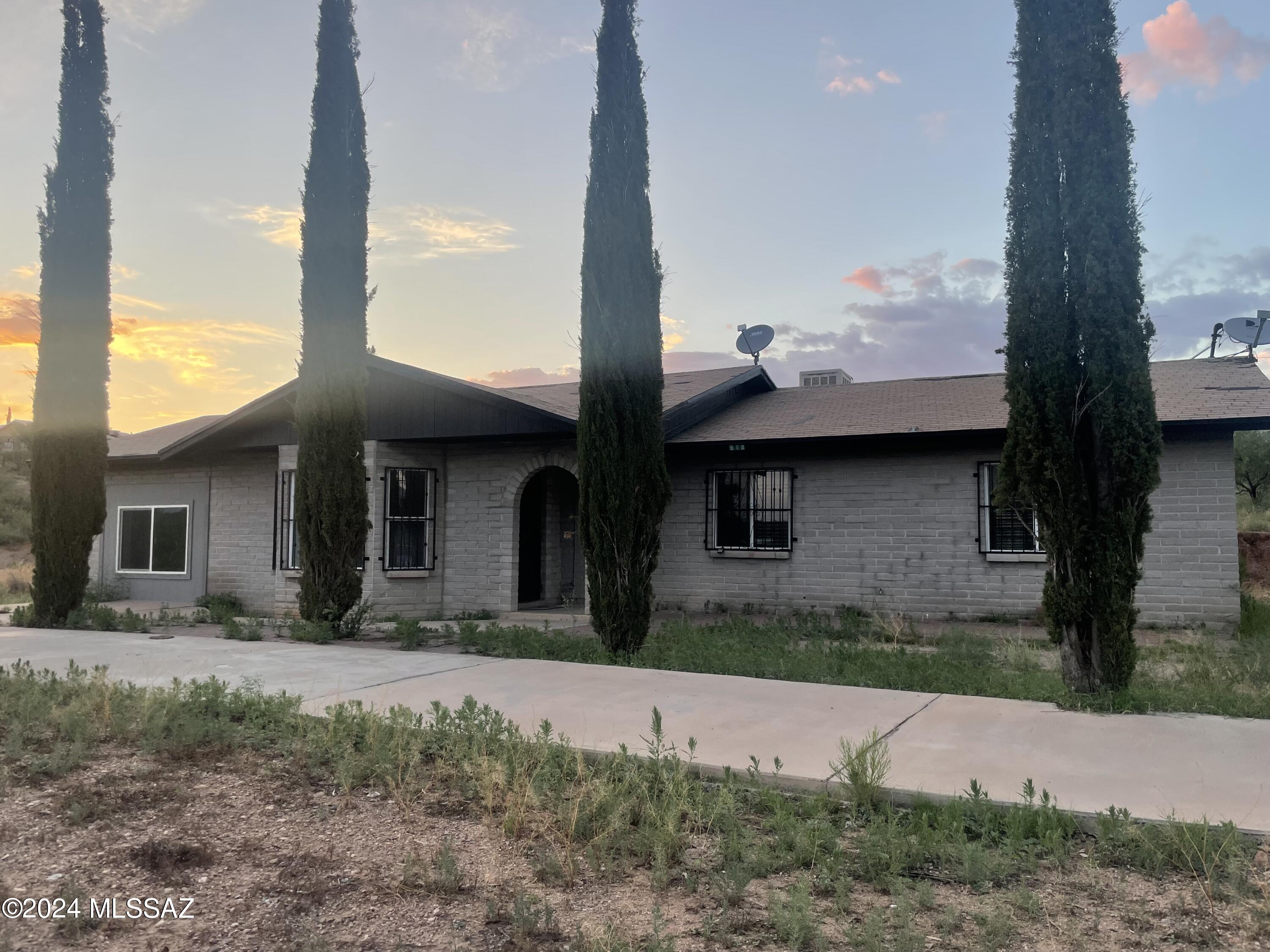 RUBY ROAD EXIT 12
Recently updated home new kitchen, floors, enclosed carport for a spacious private third bedroom. Easy access block construction concrete driveway to property spacious back and side yard.

Must see to appreciate.