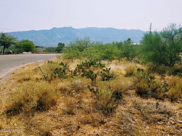 Gorgeous Catalina Mountain Views, easy accessed off Oracle just south of Saddlebrook. Great corner lot. Paved roads. Flat lot.