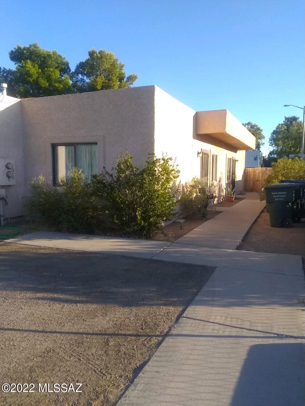 Great central location and always rented! Close to I-10, shopping and restaurants.
Both tenants on long term lease's.
Very clean and good size 972 square foot units. Contemporary  layout with 2 bedrooms and 2 bathrooms.  Easy clean tile floors throughout, and private laundry room in each unit. Private parking, with each unit individually metered utilities so tenants pay all utilities. 1 new water heater, freshly recoated roof, 2nd unit 2 year old AC. These units have been well taken care of. Call with any questions, this won't last long !