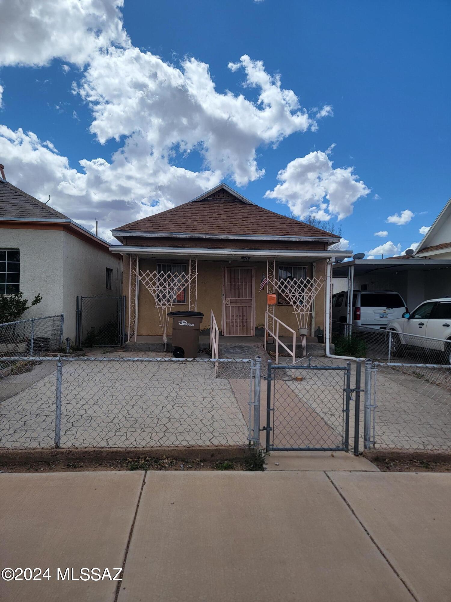 Great location. Great starter project . There is the main house and a guest house. 
Property is in the care of  Cochise County Fiduciary as the court appointed guardian. Court must approve the sale so a longer closing period will be needed. Sale is As Is with no warranties, repairs or disclosures. Buyer responsible for all inspections.