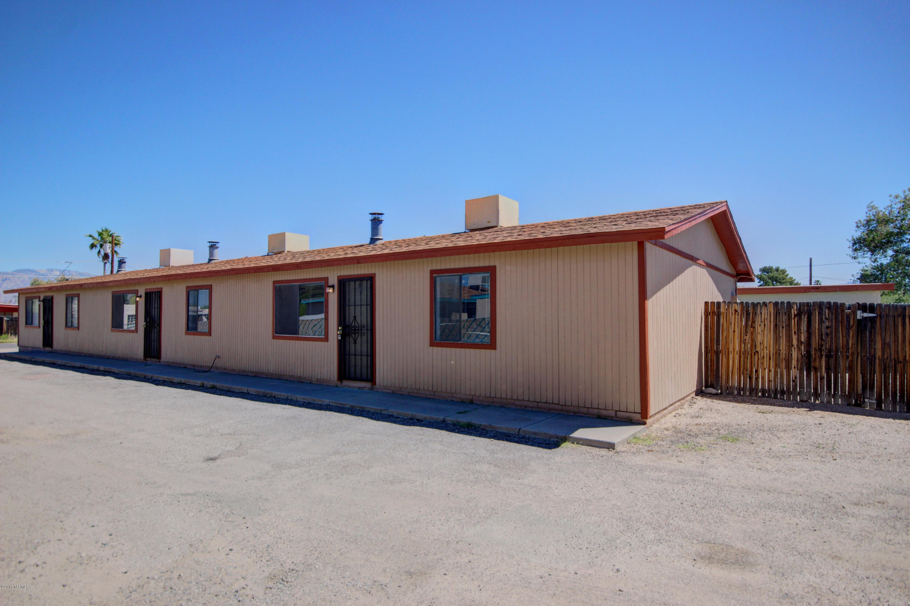 Great investment opportunity! Fantastic tri-plex in the heart of the ''Old Pueblo''! Tile flooring, neutral paint tones and fireplaces! Take a chance and win big!