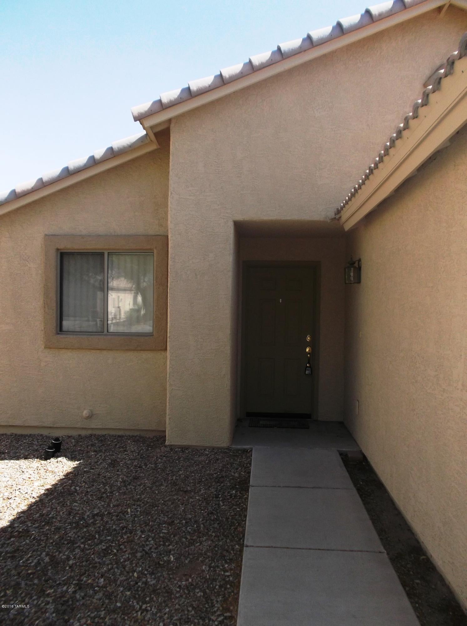 Charming 3BR/2BA in a great location, Tile, Carpet and fenced in yard. 2 car Garage. TENANT OCCUPIED THRU 08/31/2022