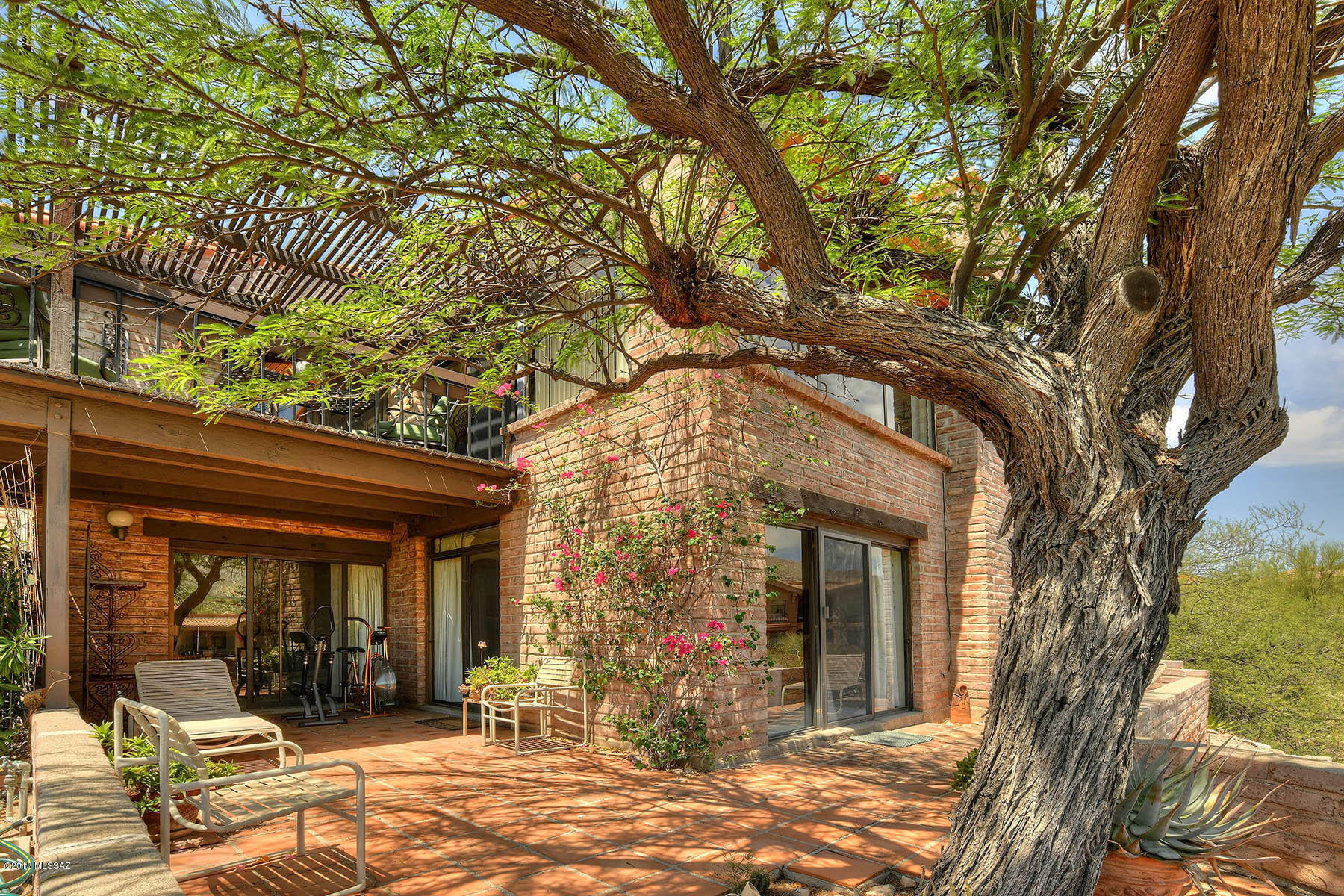 Las Cumbres (1-16) - Residential