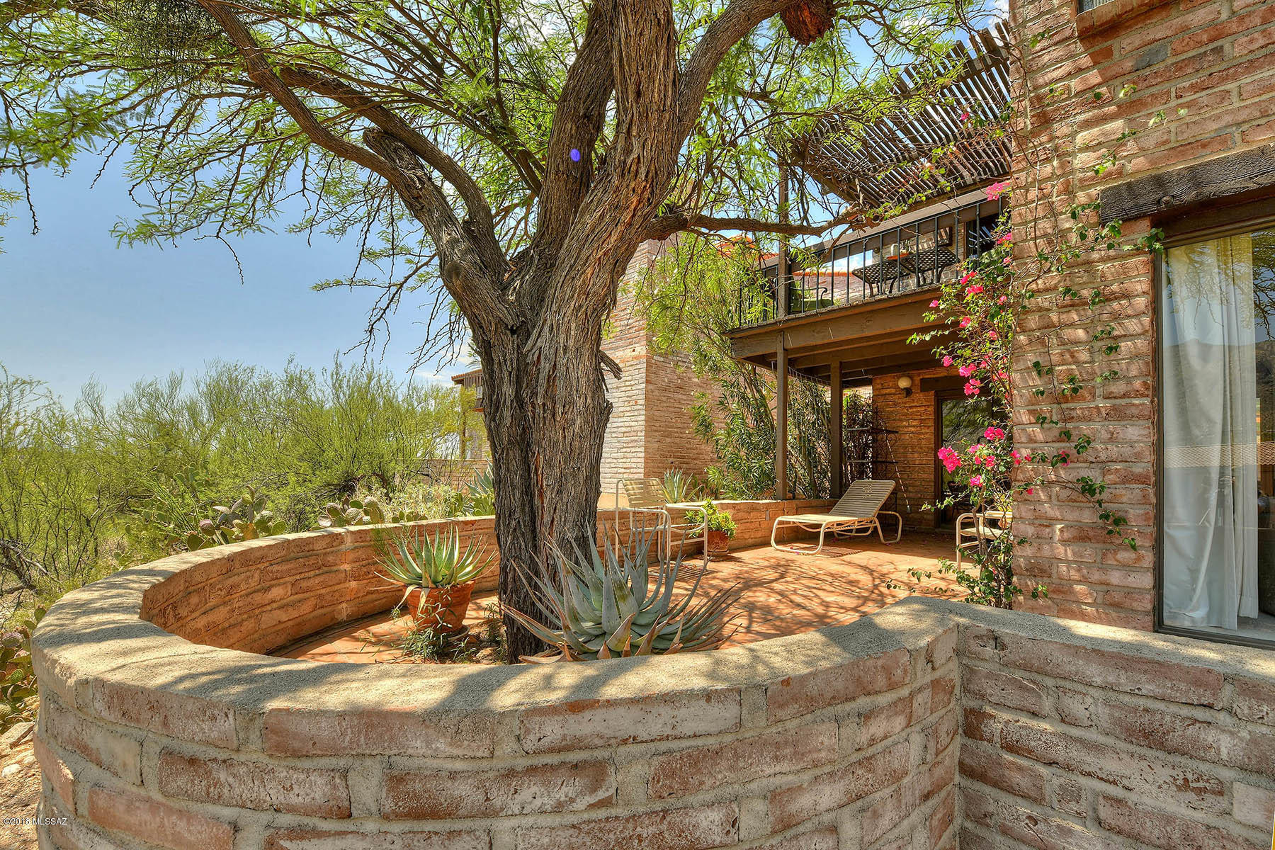 Las Cumbres (1-16) - Residential