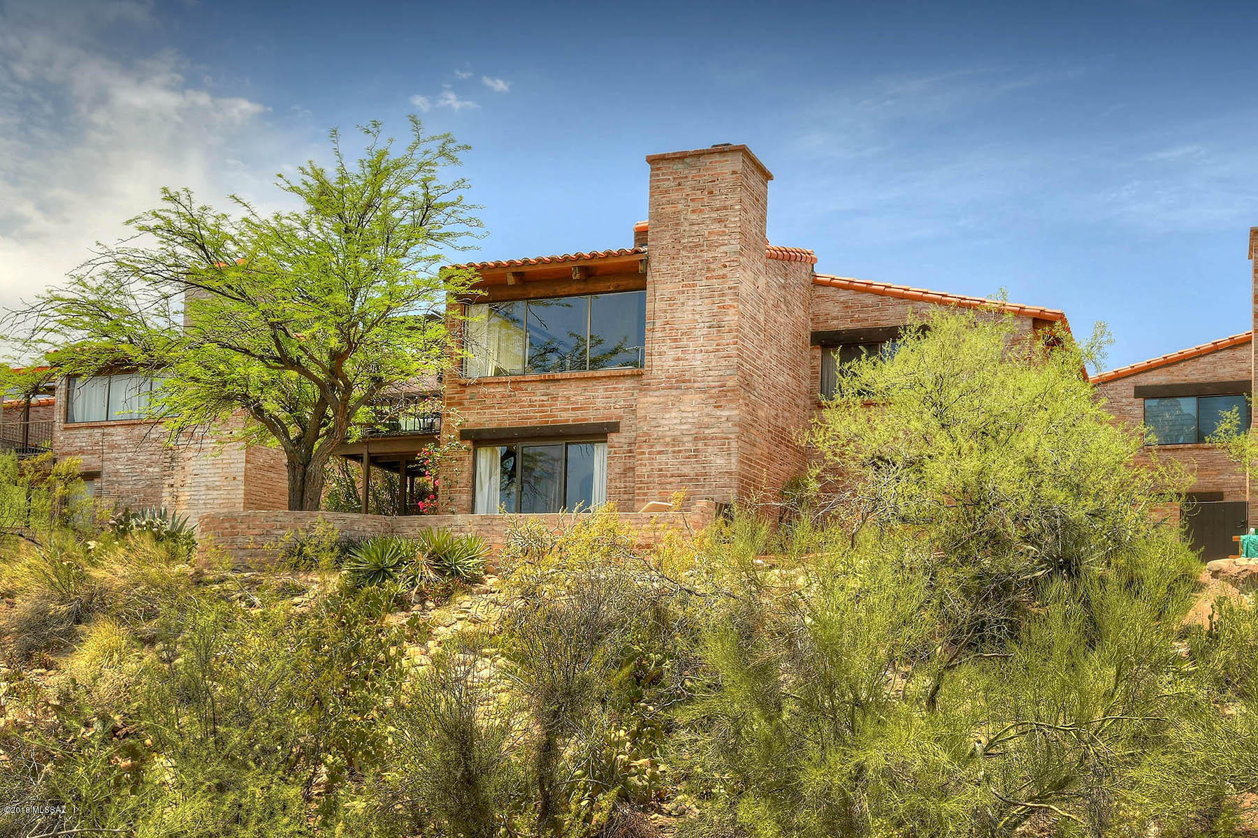 Las Cumbres (1-16) - Residential