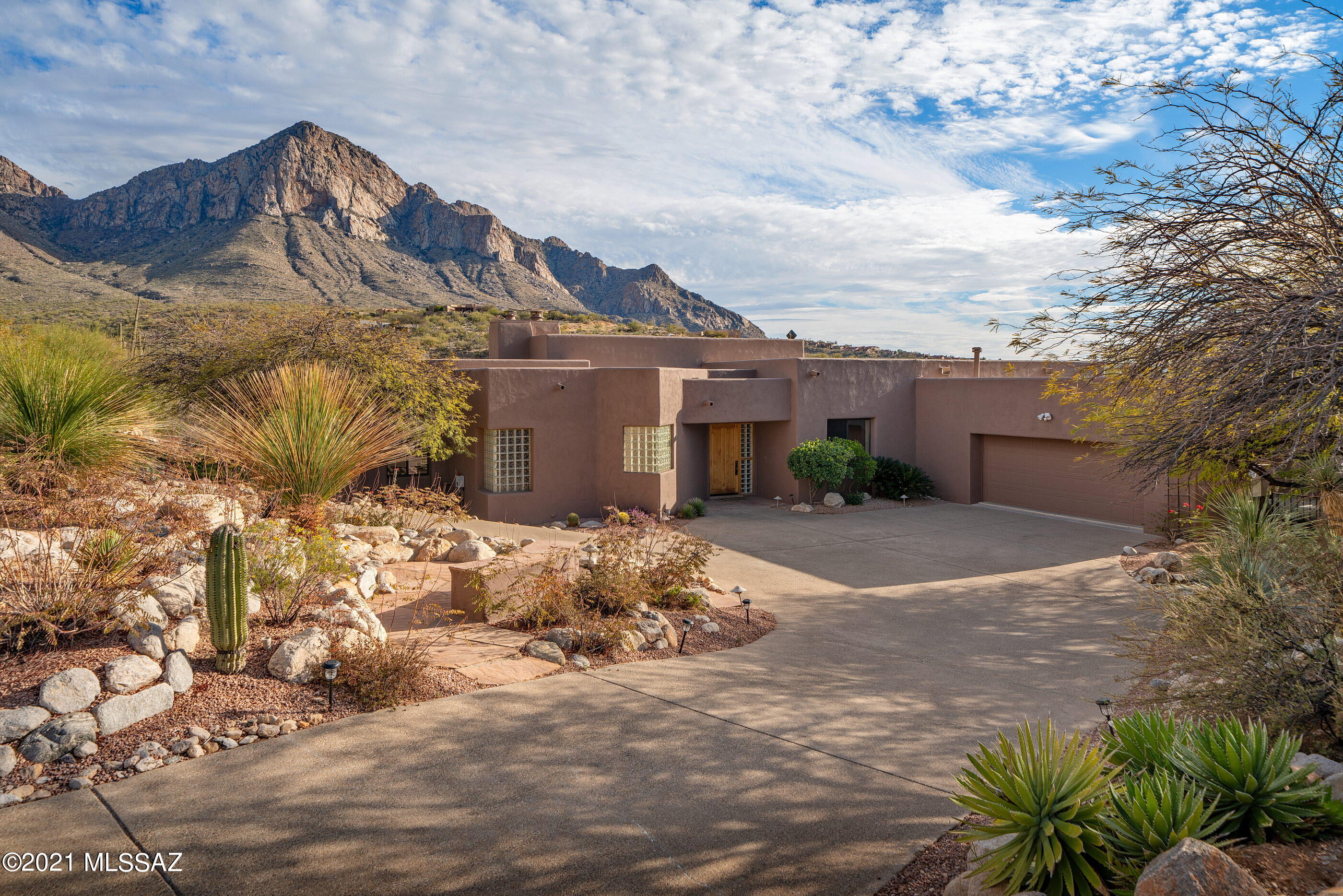 Stunning views & privacy in this southwest contemporary custom home located in the prestigious gated community, La Reserve. 4 Bed/3 bath, 3115 sq. ft. w/ separate guest quarters. Meticulously maintained! Floor to ceiling windows capture the breathtaking mountain views from the moment you walk through the door. Great room features soaring ceilings w/ beautiful wood beams & fireplace leading to generous sized kitchen. Large master suite w/ sitting area & patio to enjoy the sunrise. Outdoor covered patio that leads to the separate guest quarters is the ideal place for outdoor dining w/ views. Light & bright guest quarters w/ picture perfect views, kitchenette & full bath; your guests won't want to leave! Outdoor area has pool, spa, built-in bbq & chiminea. This one is the total package!