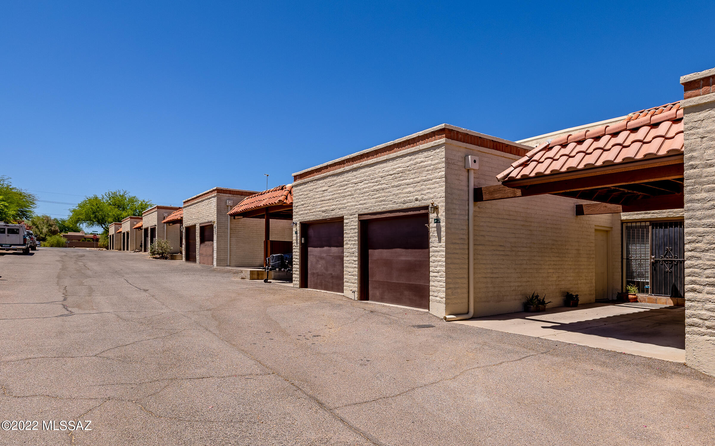 Plaza Mirador (1-28) - Residential