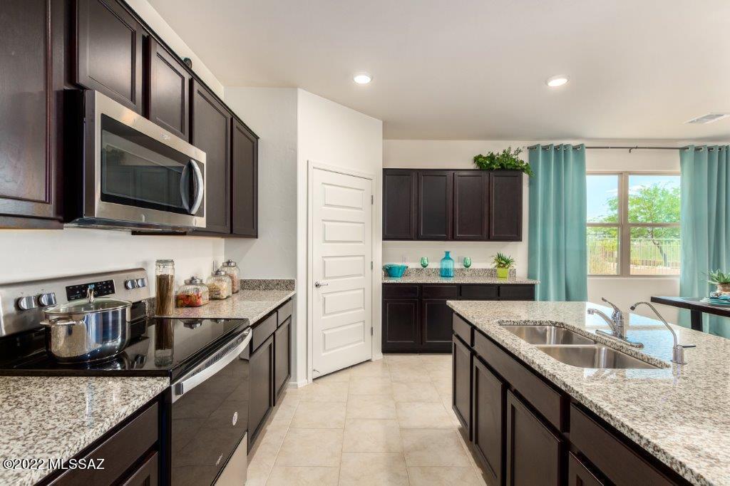 Saguaro Bloom SQ20180540069 - Residential