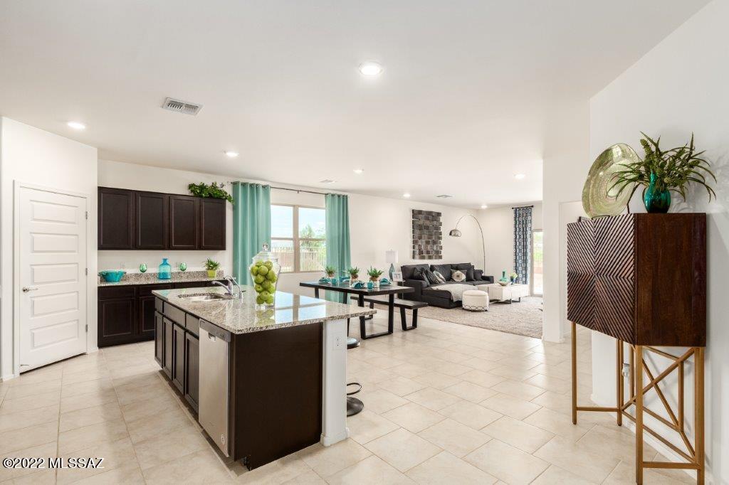 Saguaro Bloom SQ20180540069 - Residential