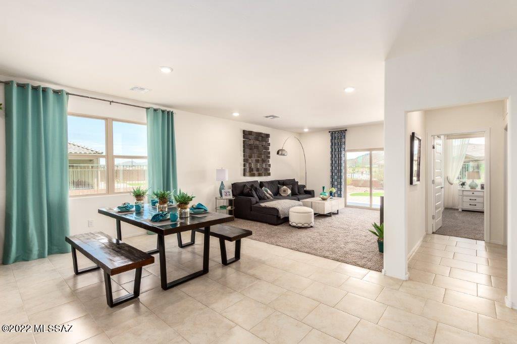 Saguaro Bloom SQ20180540069 - Residential