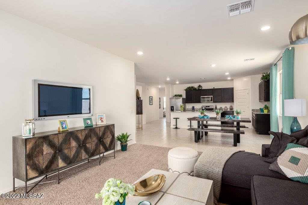 Saguaro Bloom SQ20180540069 - Residential