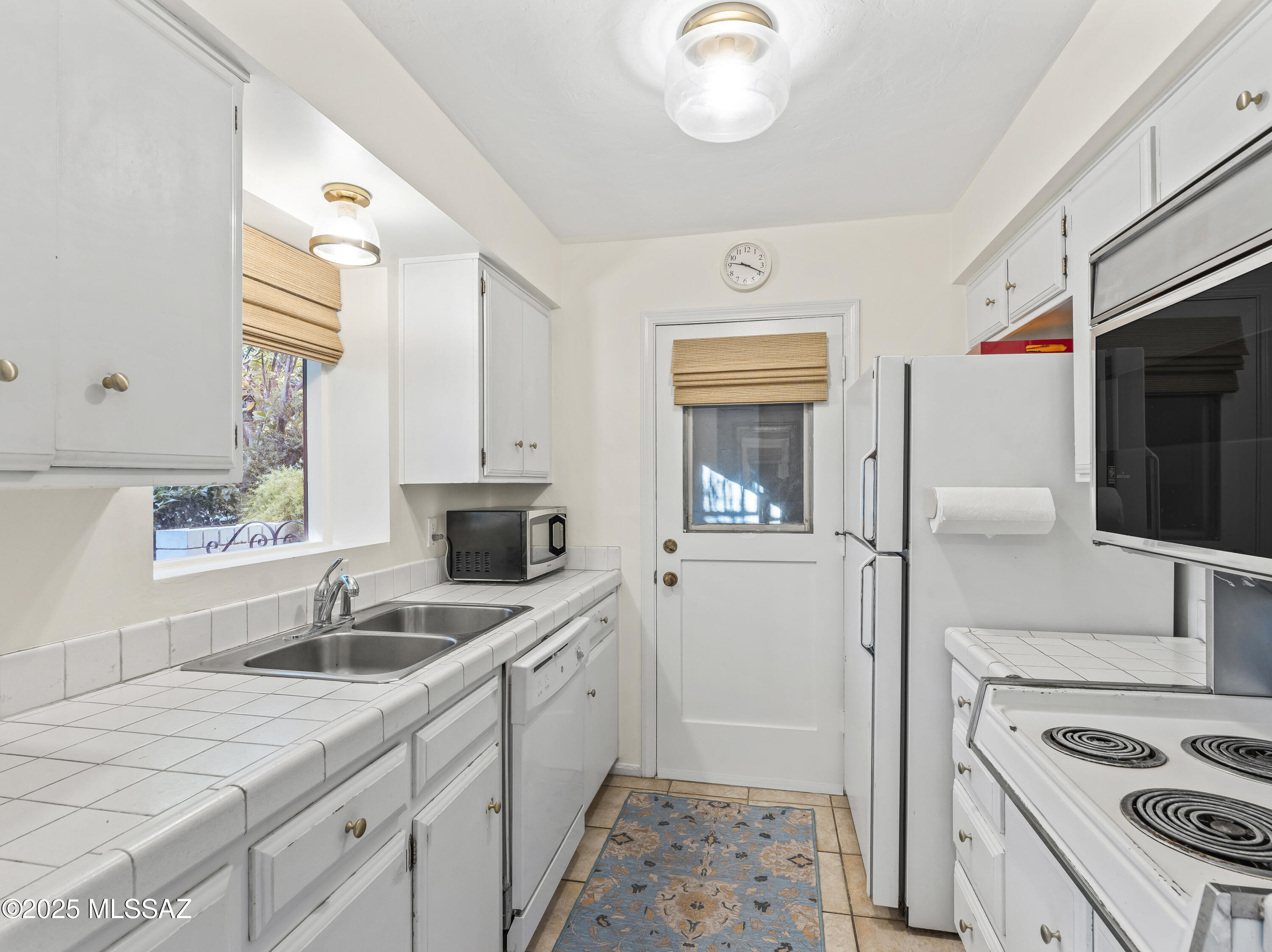 El Encanto Apartments - Residential