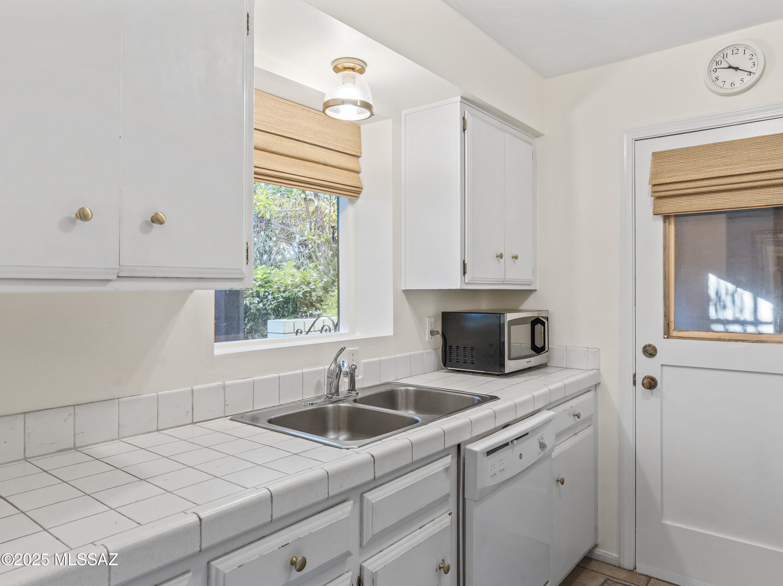 El Encanto Apartments - Residential