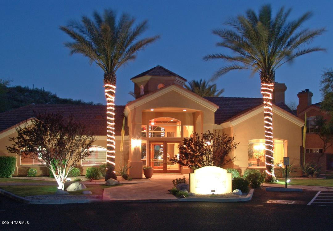 This 2BD/2BA condo is located in the popular Pinnacle Canyon condominiums.  Perfect location next to shopping, restaurants, Sabino Canyon and more.  Split bedroom floor plan, fireplace, located on the 2nd floor, covered patio and SS appliances.  Pinnacle Canyon offers resort-like amenities, including a heated pool & spa, fitness center, gated community and clubhouse.