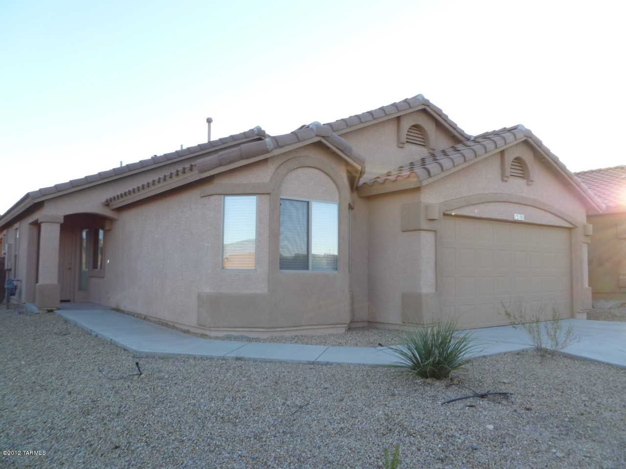 YOU HAVE TO SEE THIS ONE! Gorgeous *4BR* in Vail! Huge living spaces and large backyard make this place perfect for a family! Well equipped kitchen! Big rooms! This place has it all! Don't wait on this one! You'll be kicking yourself if you miss out! CALL for your appointment TODAY!!