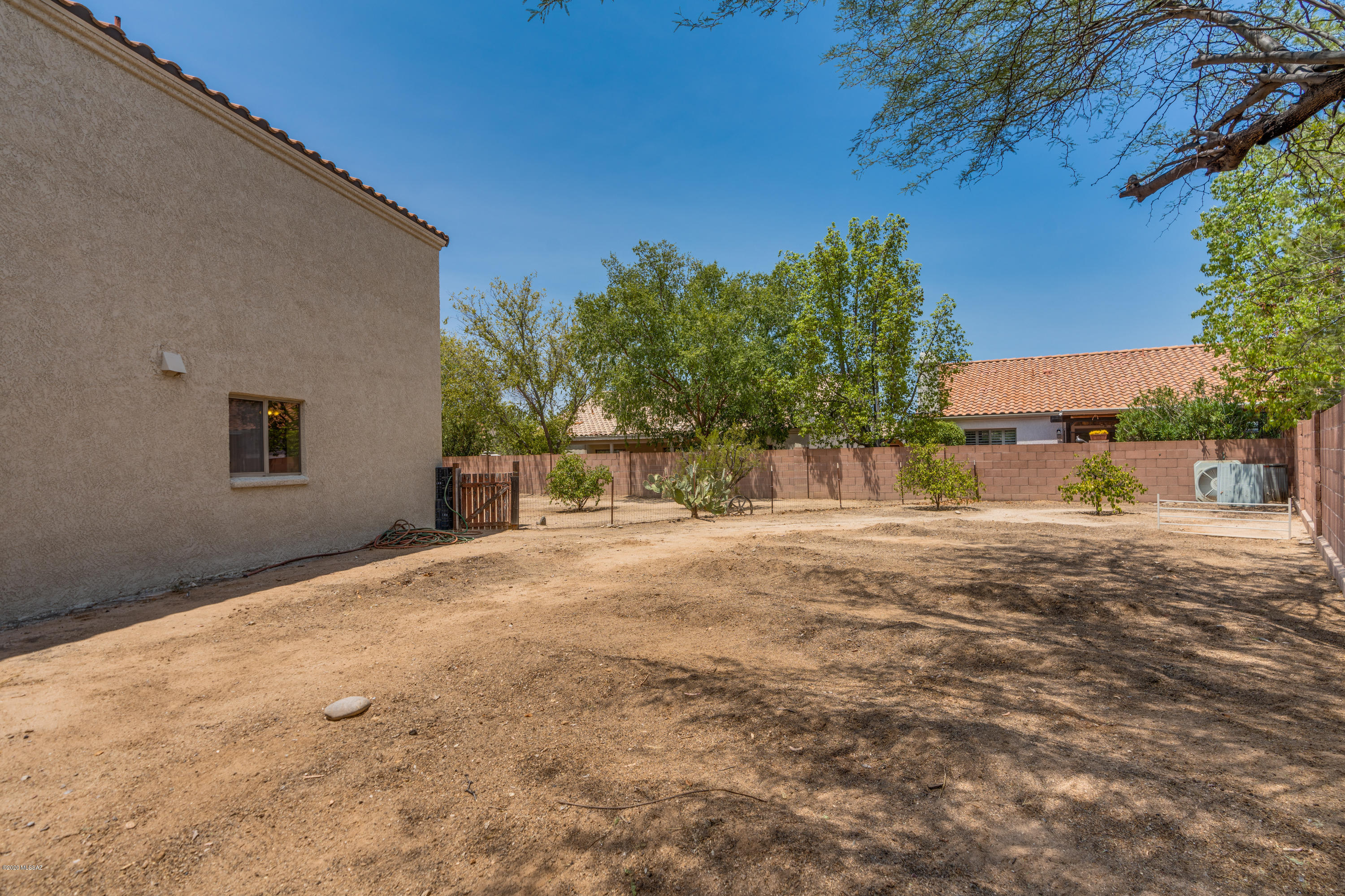 Las Lindas(1-76) - Residential