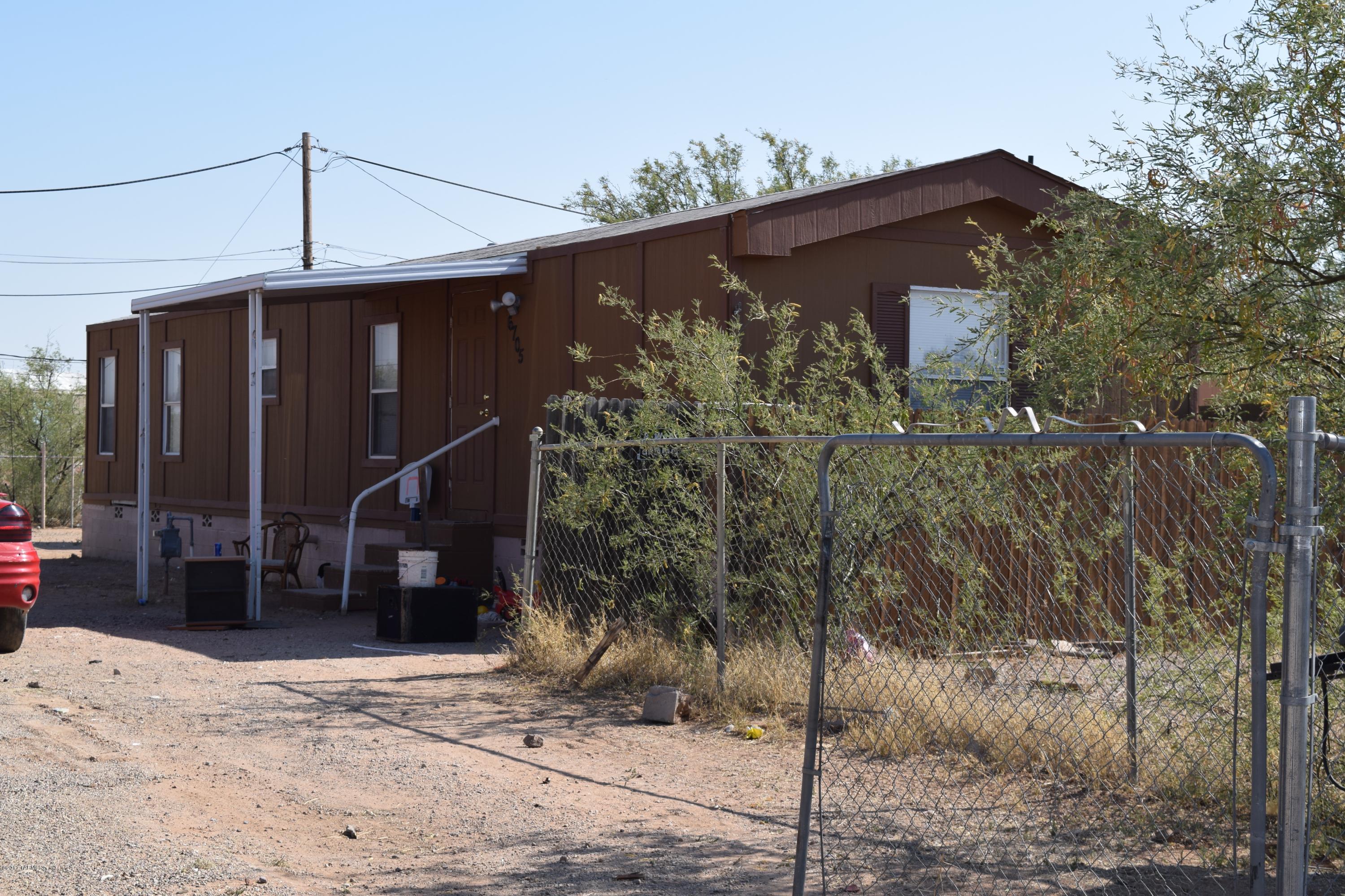Calling all Investors! Amazing opportunity to purchase this residential income property in a fabulous location.
Very steady income producing property! Currently rented at $575/month.