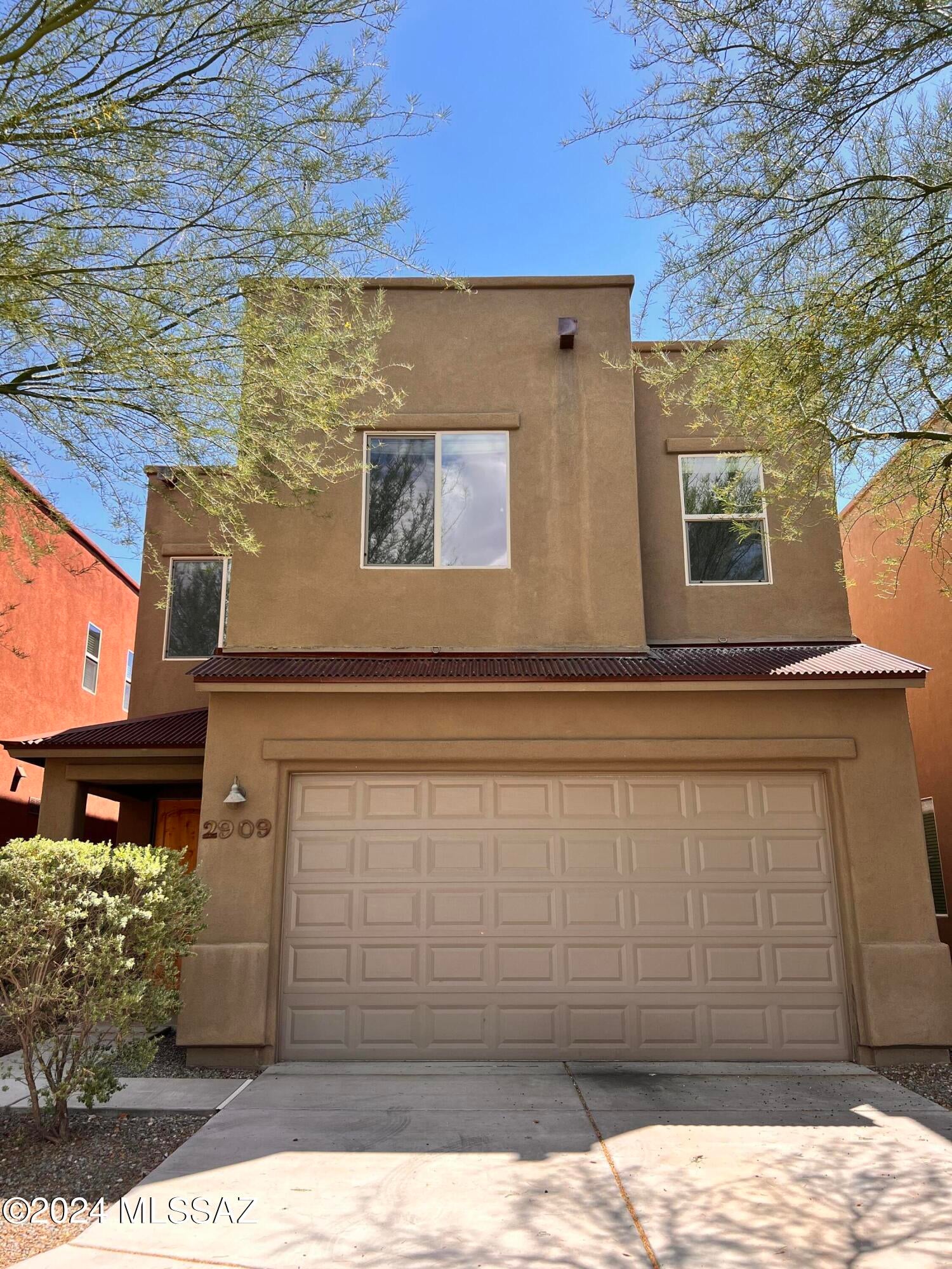 Just minutes from U of A, this 4bdr/2.5ba features spacious greatroom, kitchen w/granite counters, bar seating and loads of cabinet space. Upstairs primary bedrooms w/ensuite has garden tub, separate shower and dual vanity. Primary bedroom has private patio for morning coffee! Relax in the backyard w/covered patio and garden plants! Located on a cul-de sac with two car garage, ceiling fans and more!