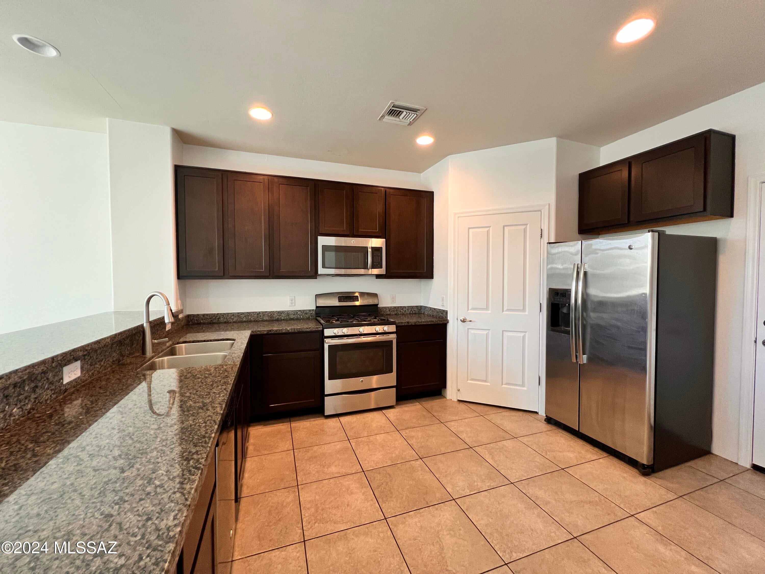 Miramonte At Glenn SQ20133580243 - Residential Lease