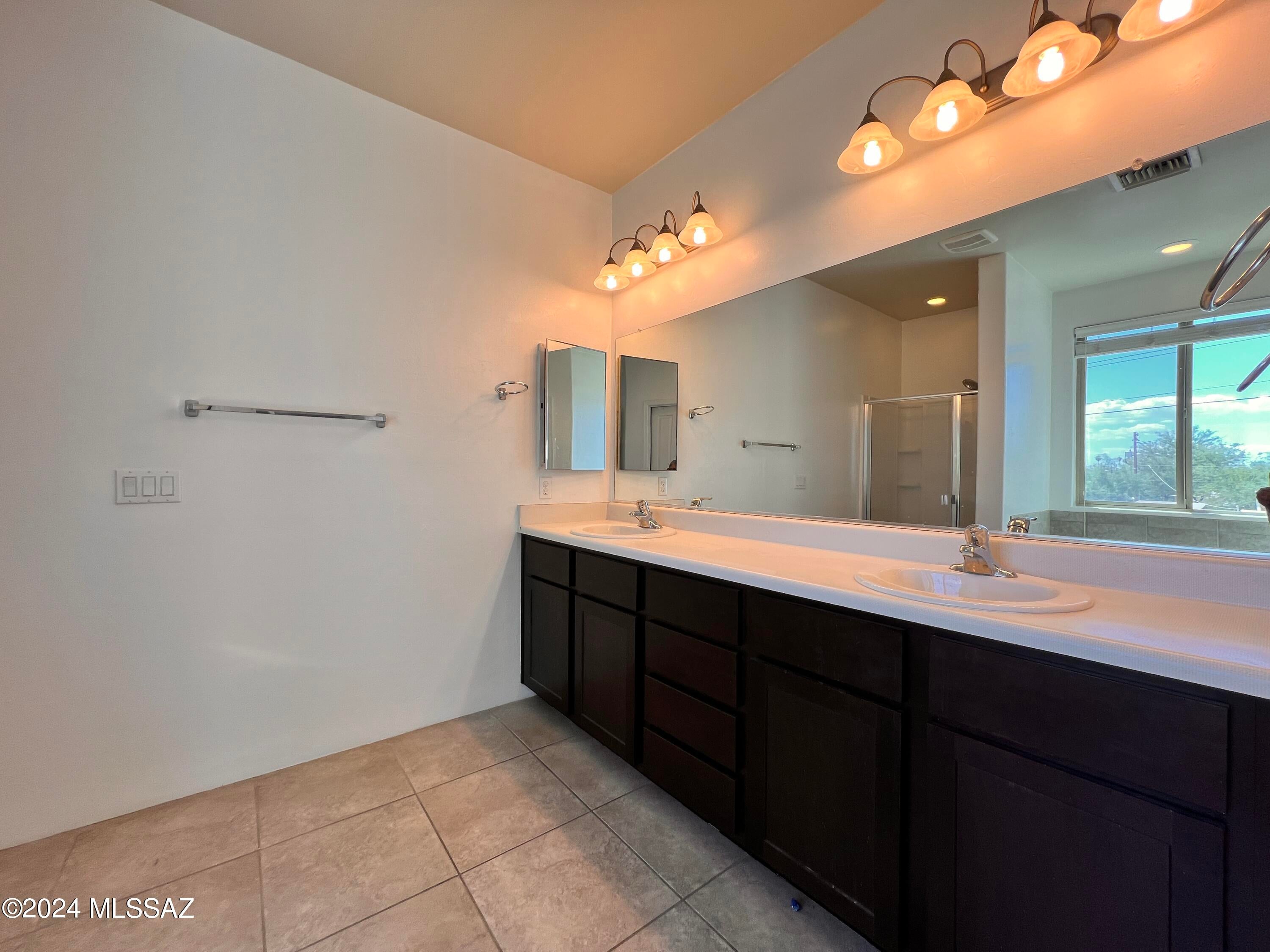 Miramonte At Glenn SQ20133580243 - Residential Lease