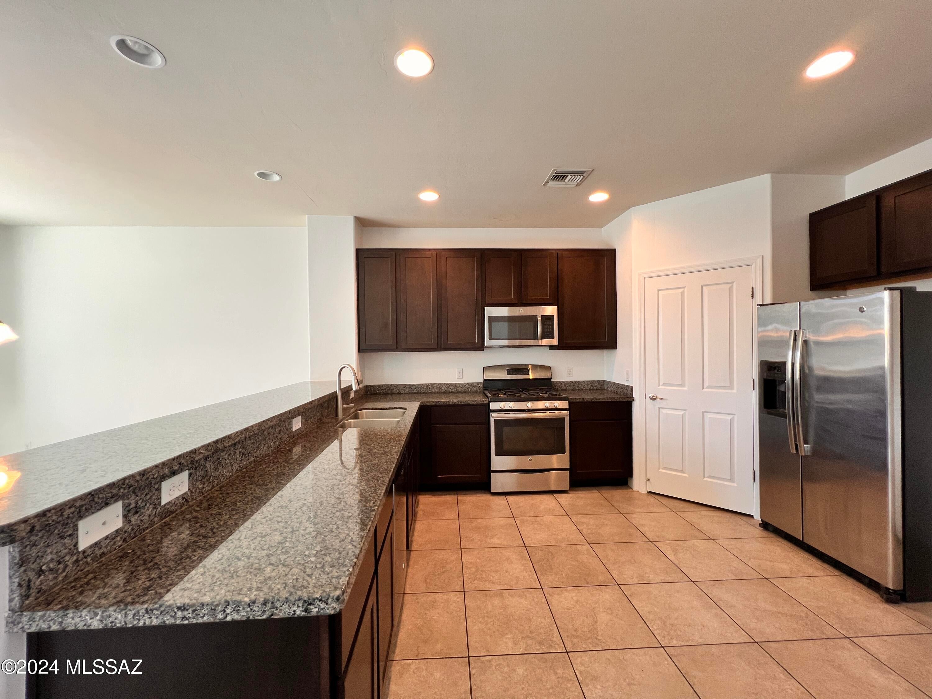 Miramonte At Glenn SQ20133580243 - Residential Lease