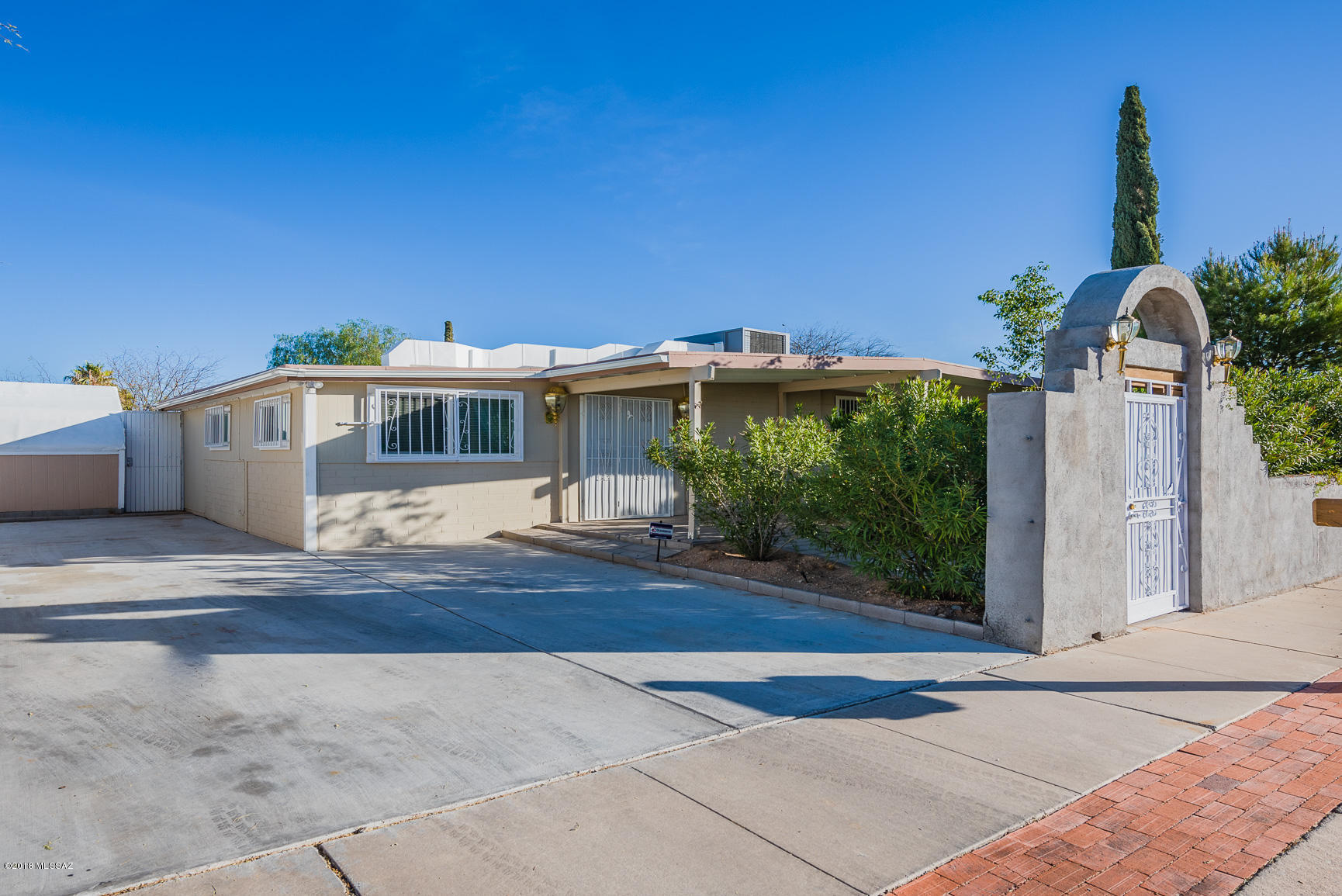 Gorgeous remodeled east side stunner! Designer upgrades throughout! Home features wide open floor
concept. Ceramic tile! Tastefully modernized kitchen features knotty pine cabinets, granite counter tops with breakfast bar and backsplash.
Master suite features walk in shower.. Dual pane low-e windows, skylights, ceiling fans, recessed lighting throughout. Newer heat pack/AC
unit and water heater! Solar panels for reduced electrical costs! Private backyard with sparkling pool, large covered patio, mountain views and a green house! Located close to Lakeside park, and Davis-Monthan AFB. Will not last long! Schedule your showing
today!