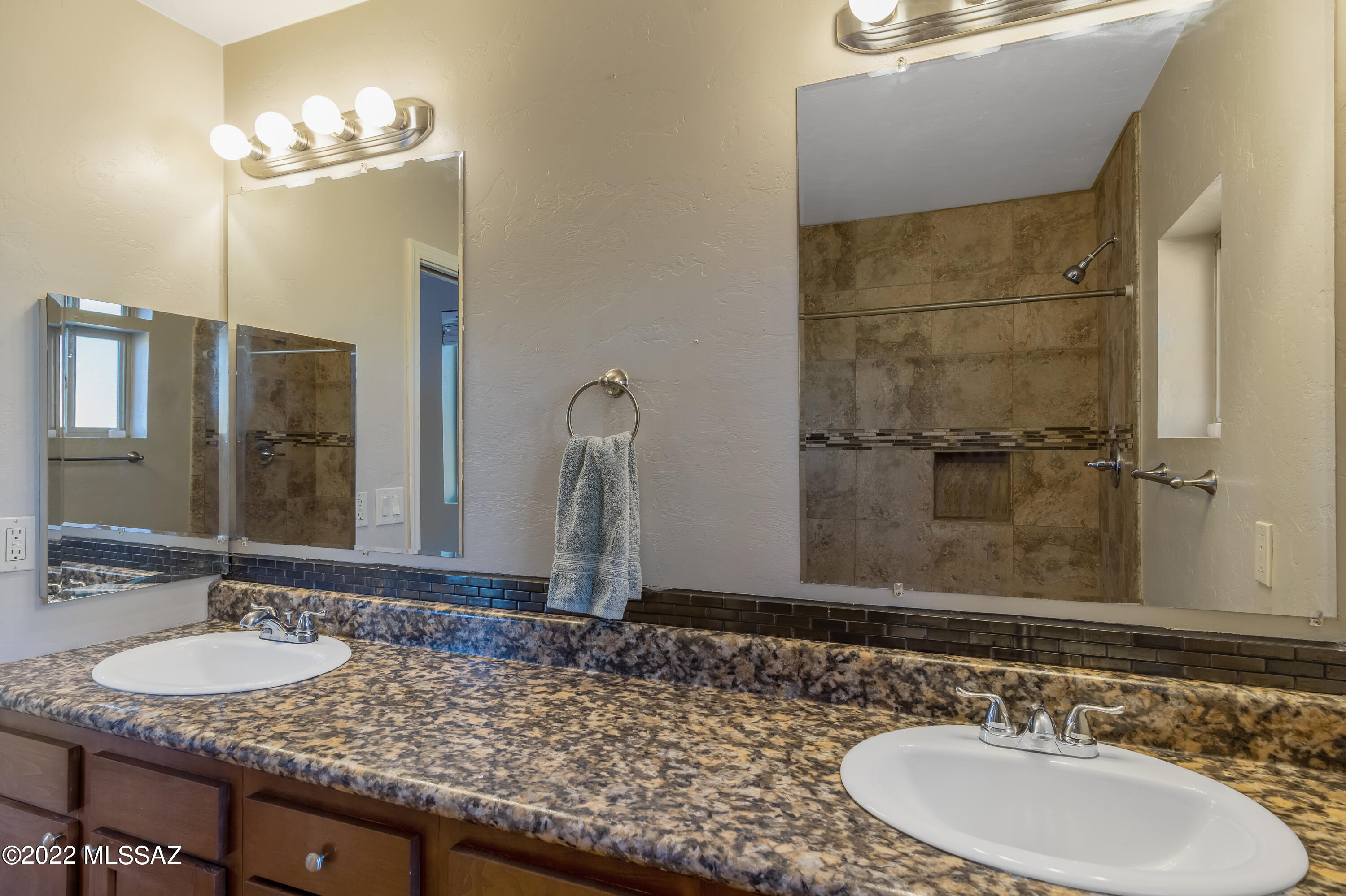 Kingston Knolls Terrace - Residential