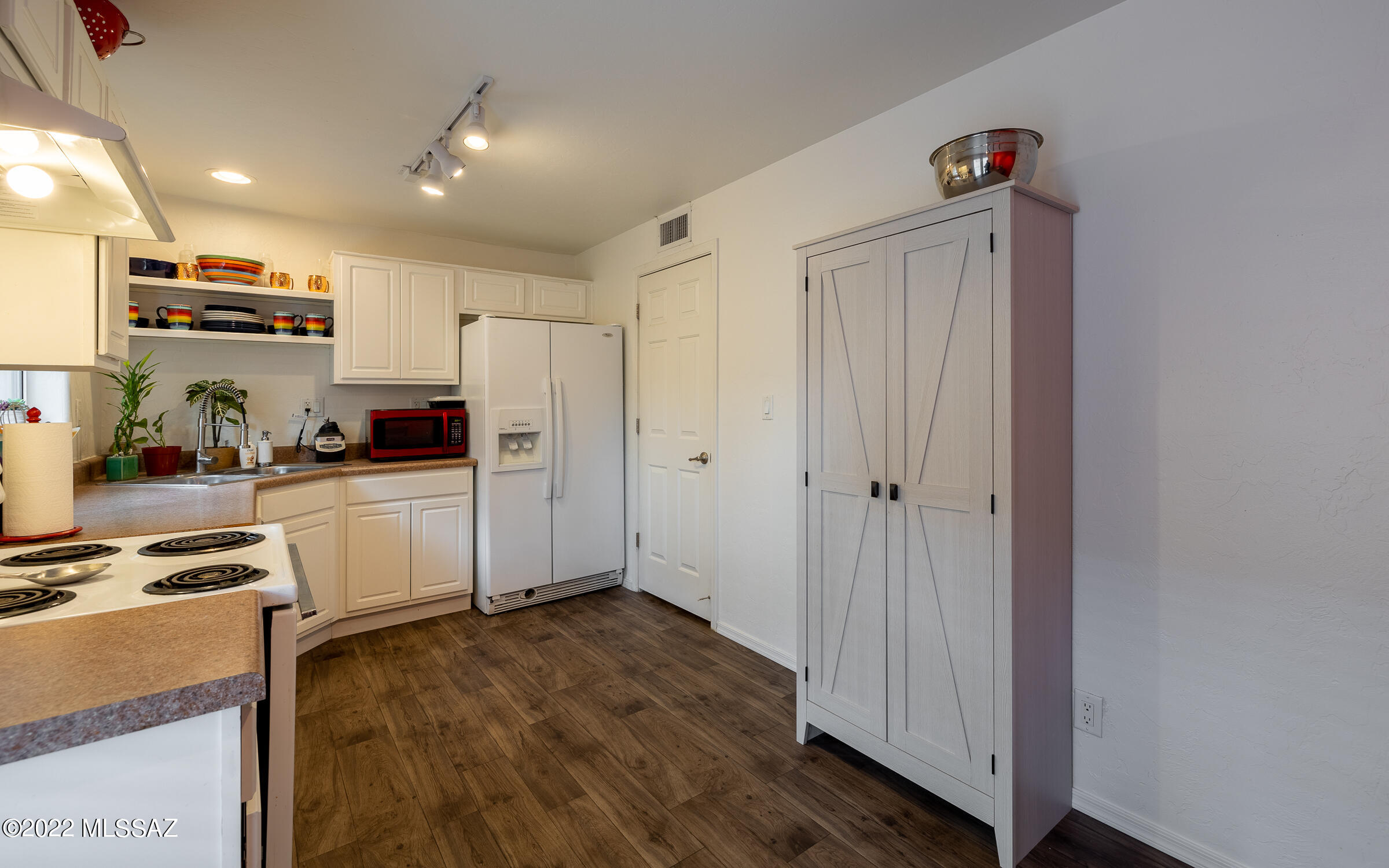 Villa Venice Condos - Residential