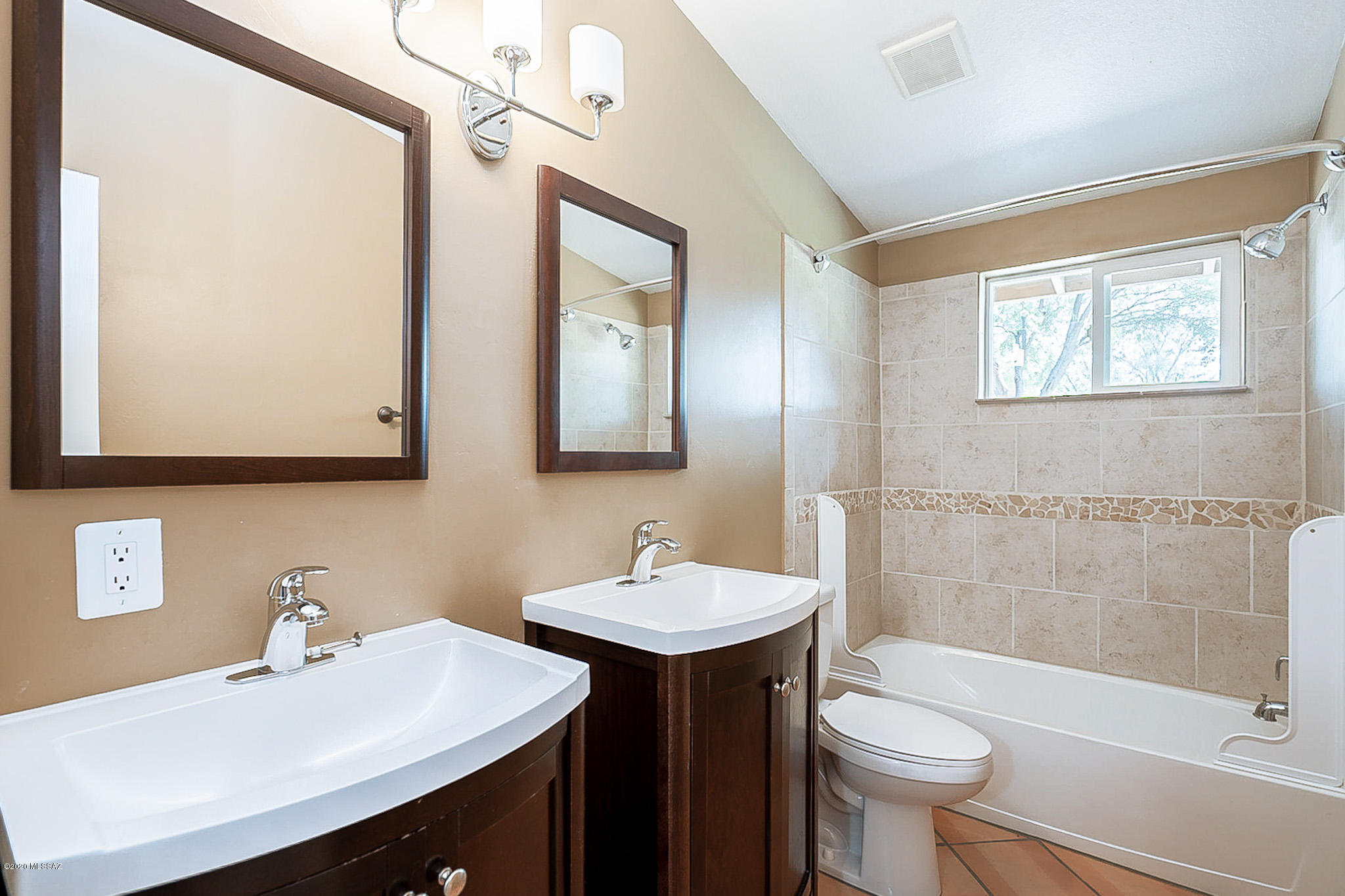 Casas Adobes Estates (448-465) - Residential Lease