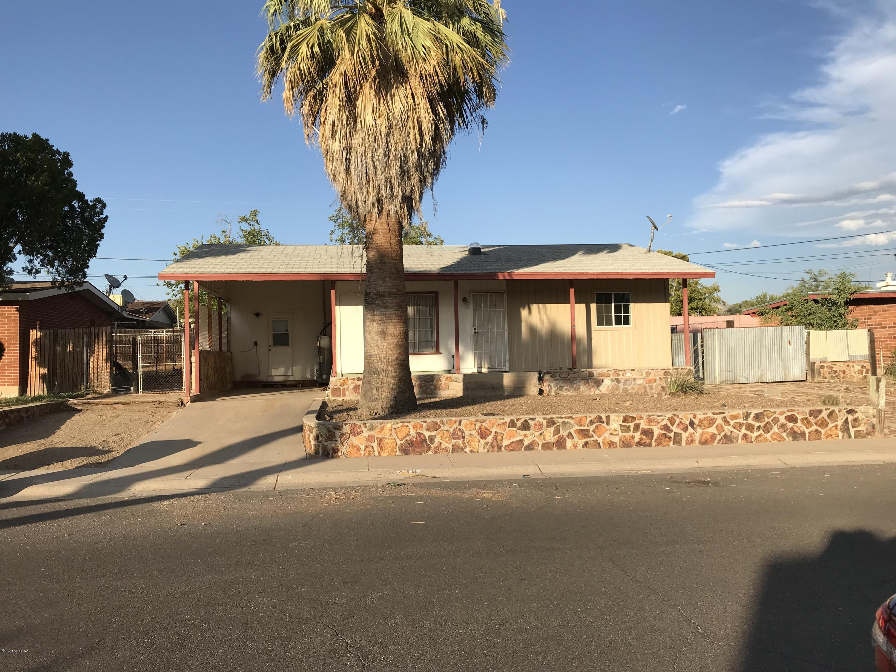 Motivated seller! Located in Kearny AZ. Fully fenced in yard with an RV gate. 2 bedroom, 1 bath, kitchen with an island, deep sinks, no carpet, laminate flooring. All rooms have ceiling fans. There is an evap cooler, forced air mini split unit with cooling and heat All appliances washer, dryer, refrigerator, soft water system and RO system. Seller is offering $10,000 seller concessions for closing costs, updates or repairs. Seller is offering a home warranty.  Listing agent is related to the seller.