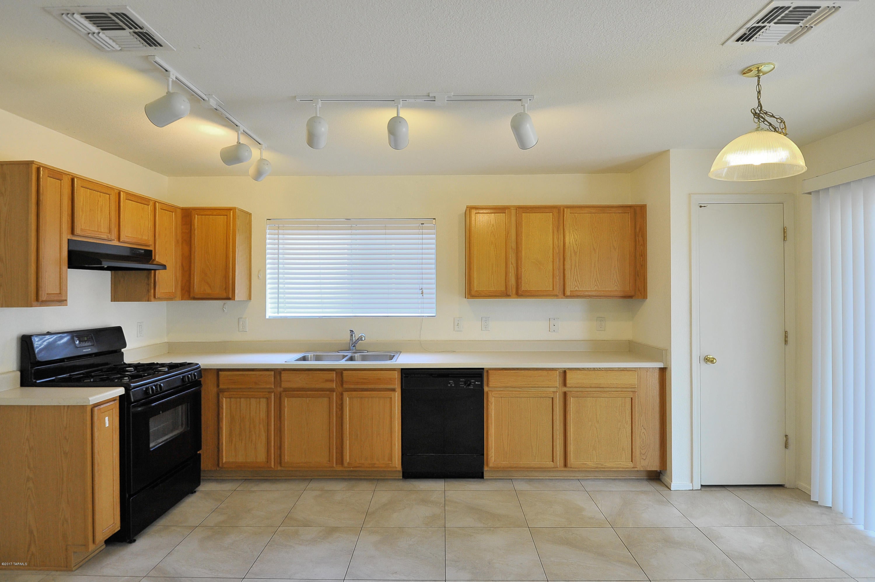 Casas Adobes West (1-220) - Residential Lease