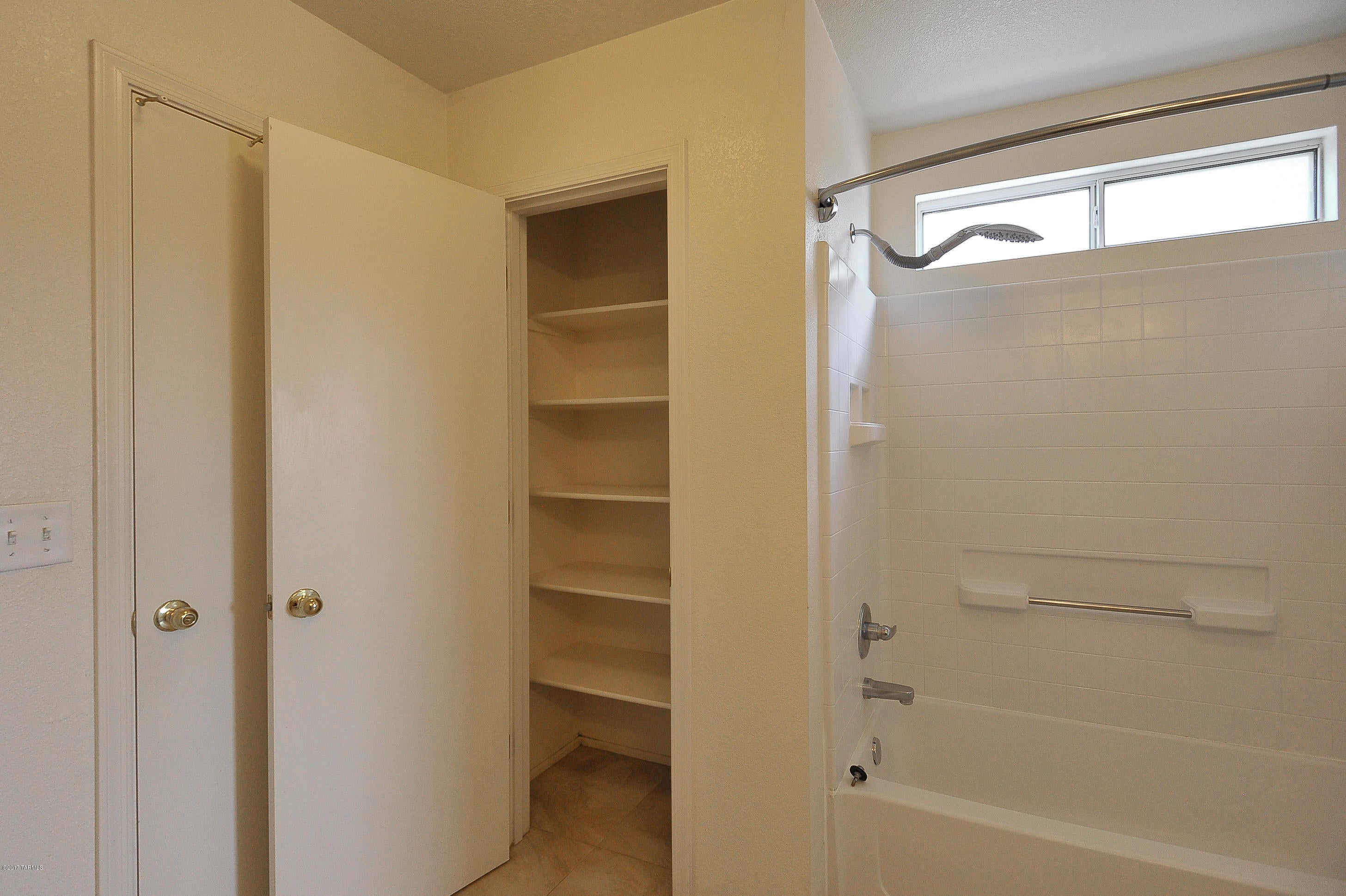 Casas Adobes West (1-220) - Residential Lease
