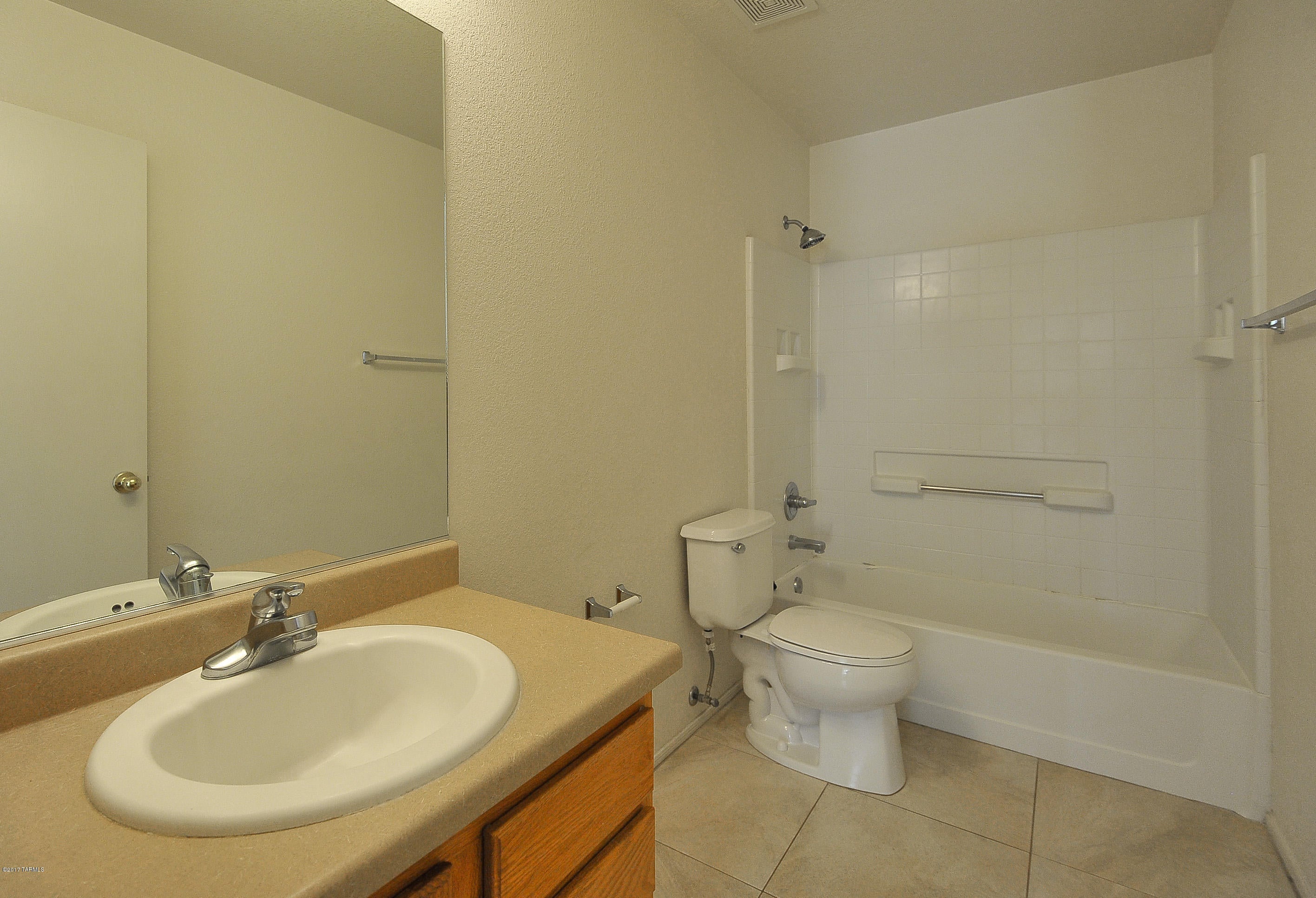 Casas Adobes West (1-220) - Residential Lease
