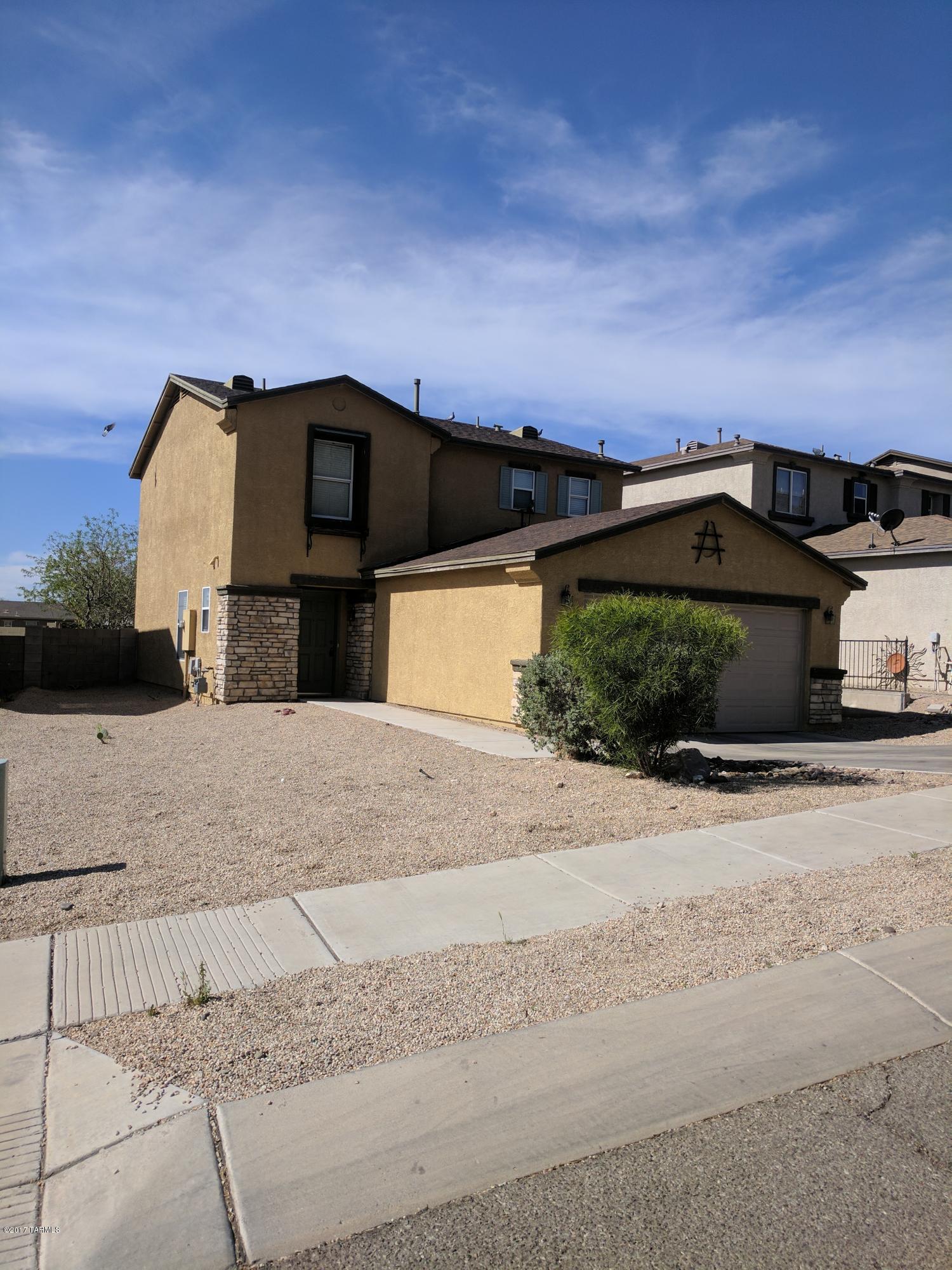 This two story rental consist of 3 bedrooms,2.5 baths with Powder Room on 1st Floor. As you enter the front entrance you walk into the Great Room. The kitchen area is located right in the dining room area. The garage can be entered through the kitchen. New carpet throughout the house and fans in the bedrooms.All bedrooms and laundry room located on the 2nd floor. It has central air conditioning and appliances include washer and dryer, refrigerator, dishwasher, stove/oven and garbage disposal. Spacious back yard with covered patio.