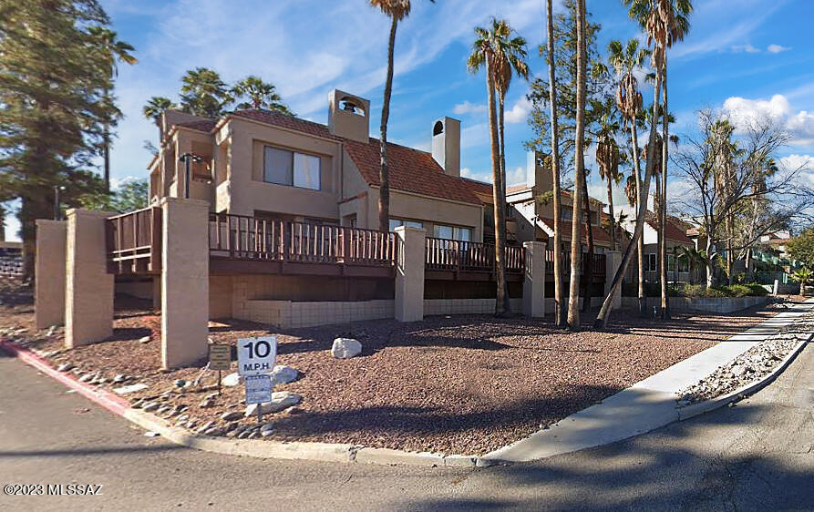 Affordable condo that needs some TLC to be sold in AS-IS condition.  Bright, open floorplan with living/great room open to kitchen with fireplace.  One bedroom, one bath unit on 2nd level.  Easy & convenient access to I-10, downtown, Pima Community College and UofA.  Great opportunity.