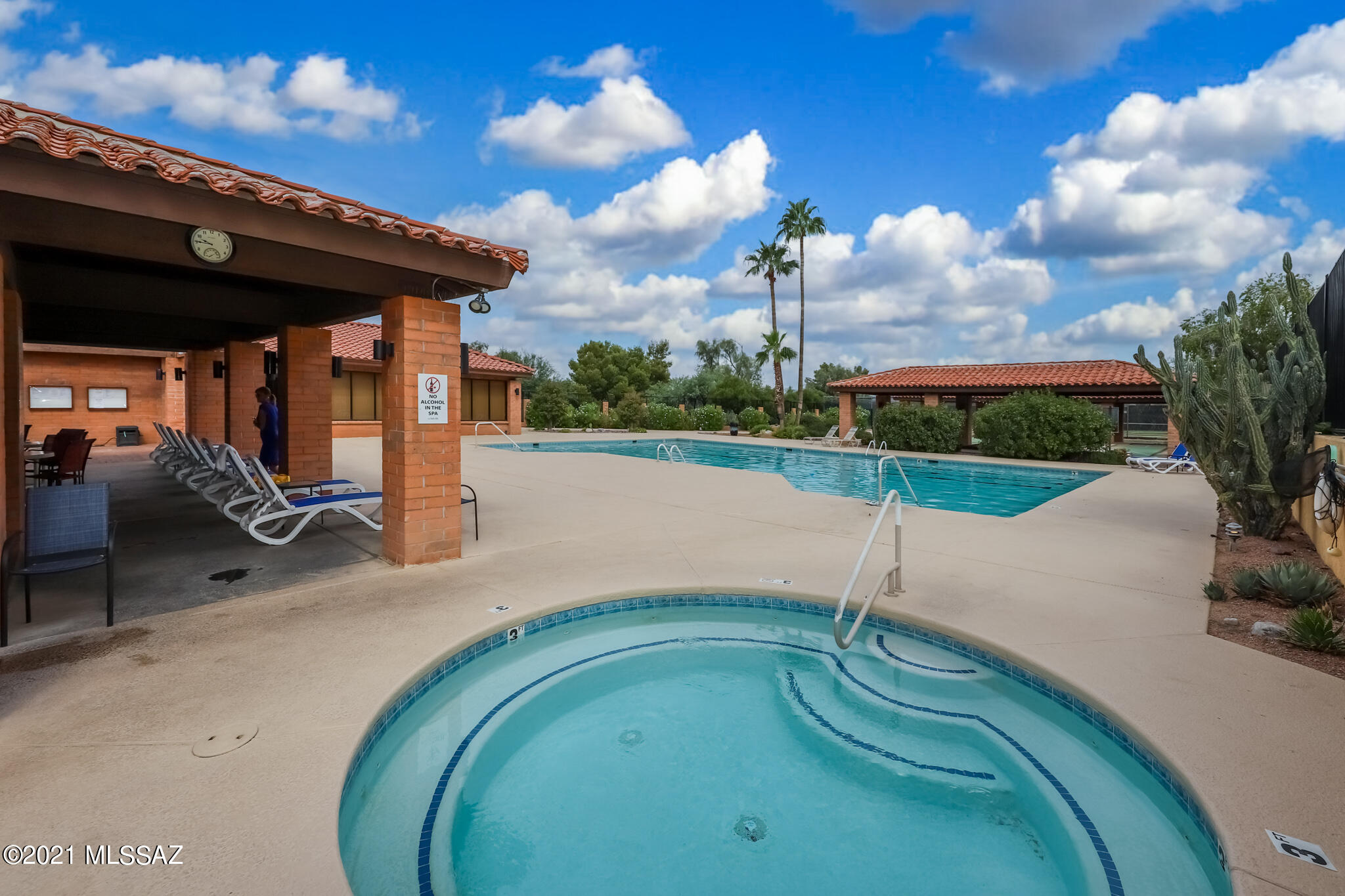 La Cholla Hills(1-313) - Residential