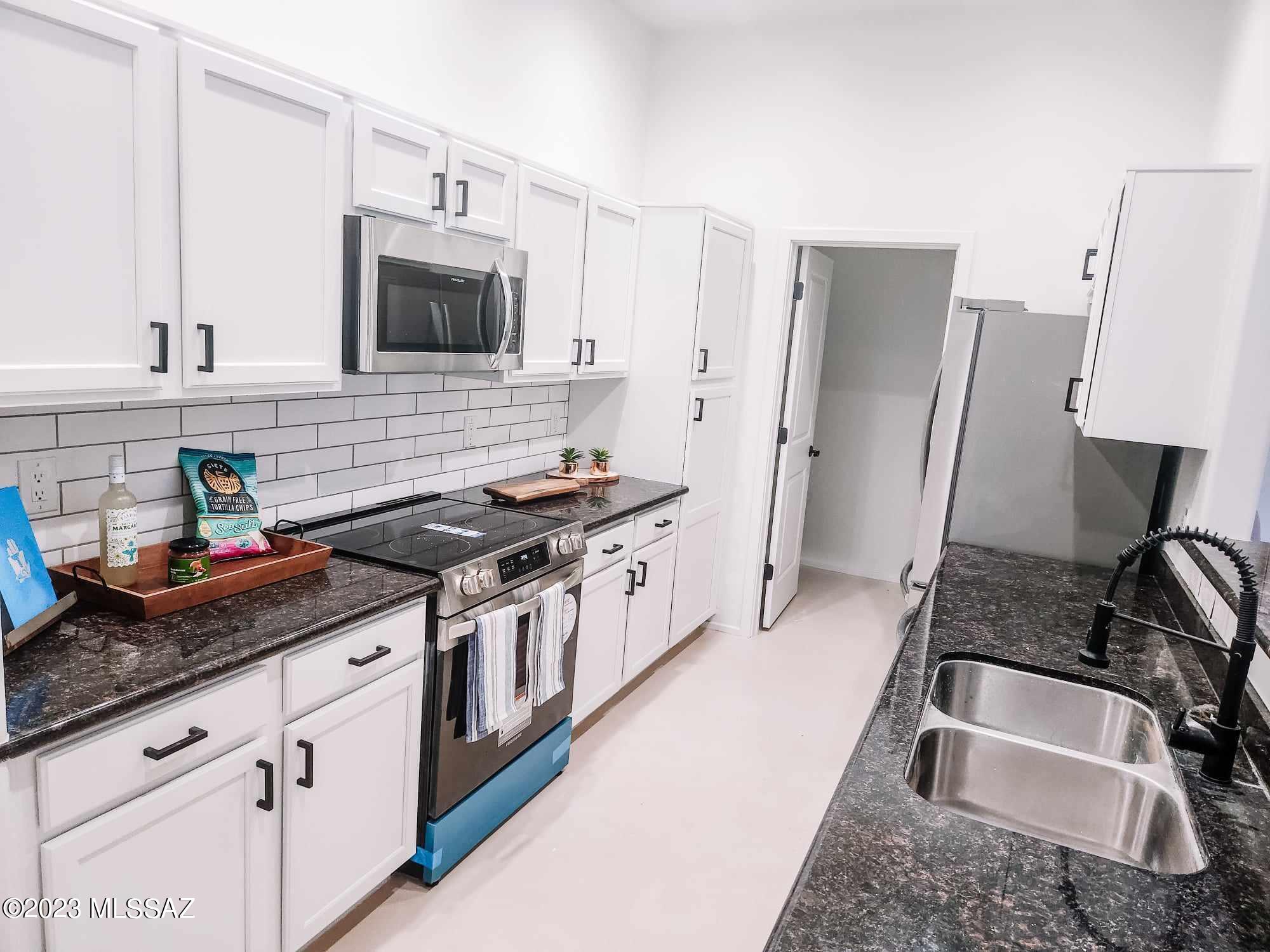 Placita Escondida Bldgs 18-20 Units 1-204 - Residential